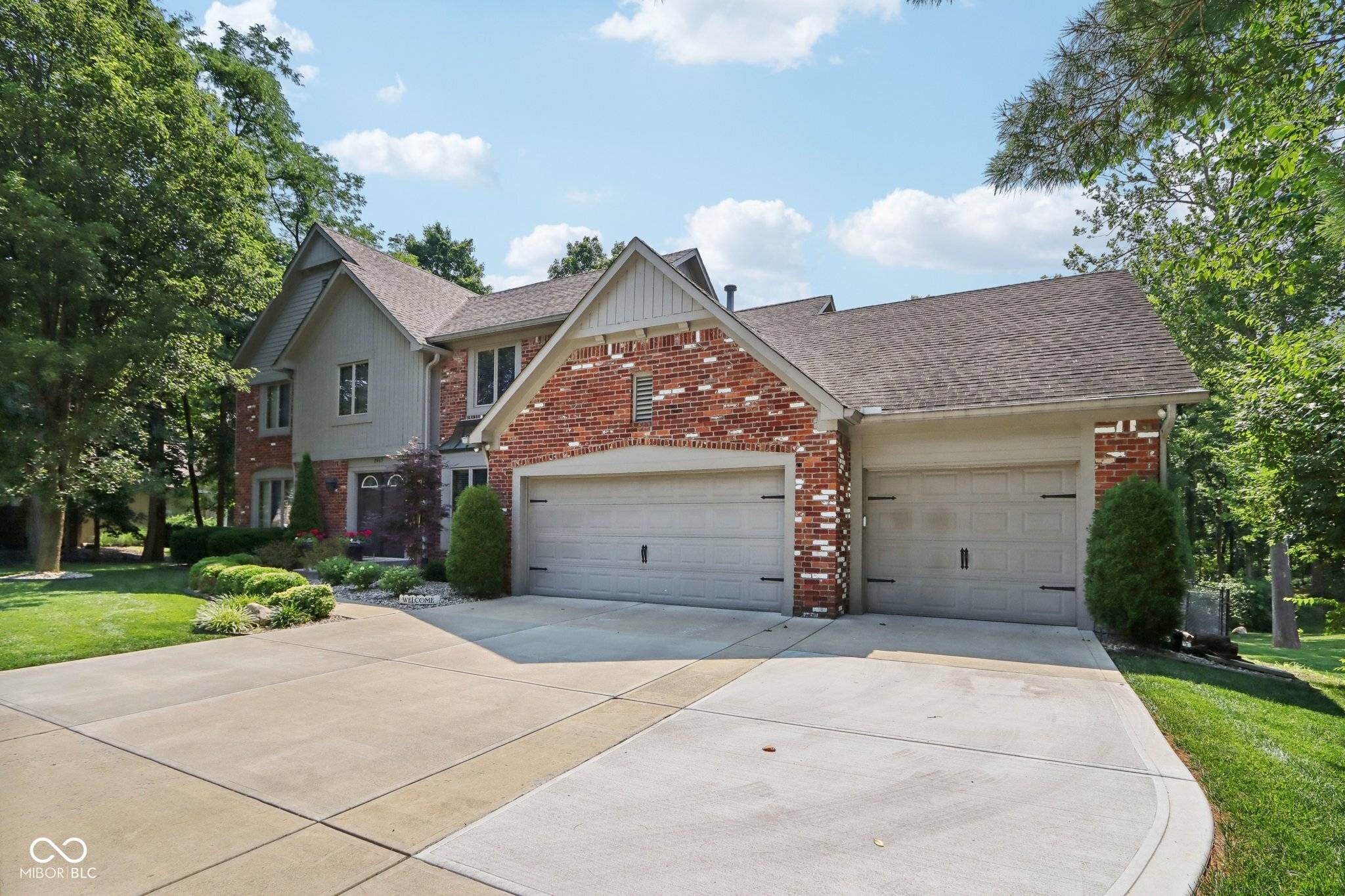 Indianapolis, IN 46236,8465 Twin Pointe CIR