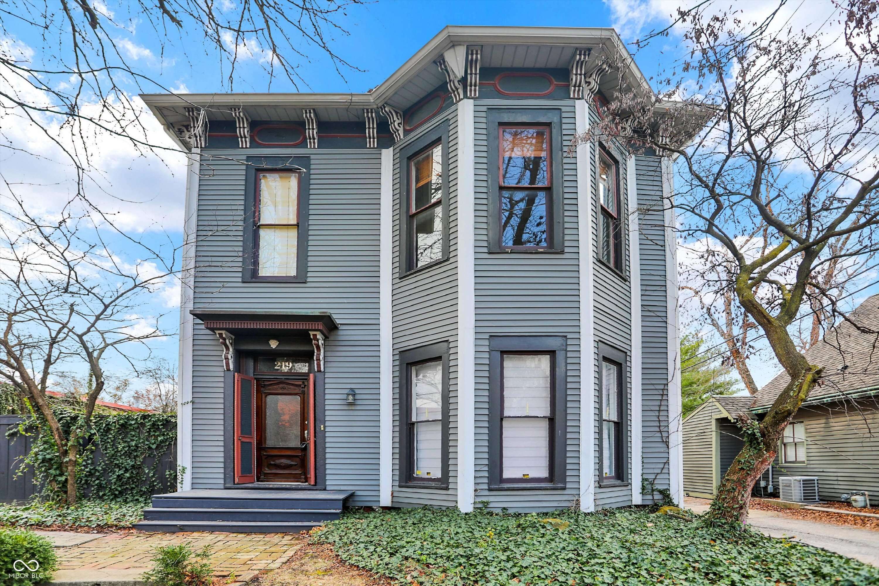 Indianapolis, IN 46202,219 E 10th ST