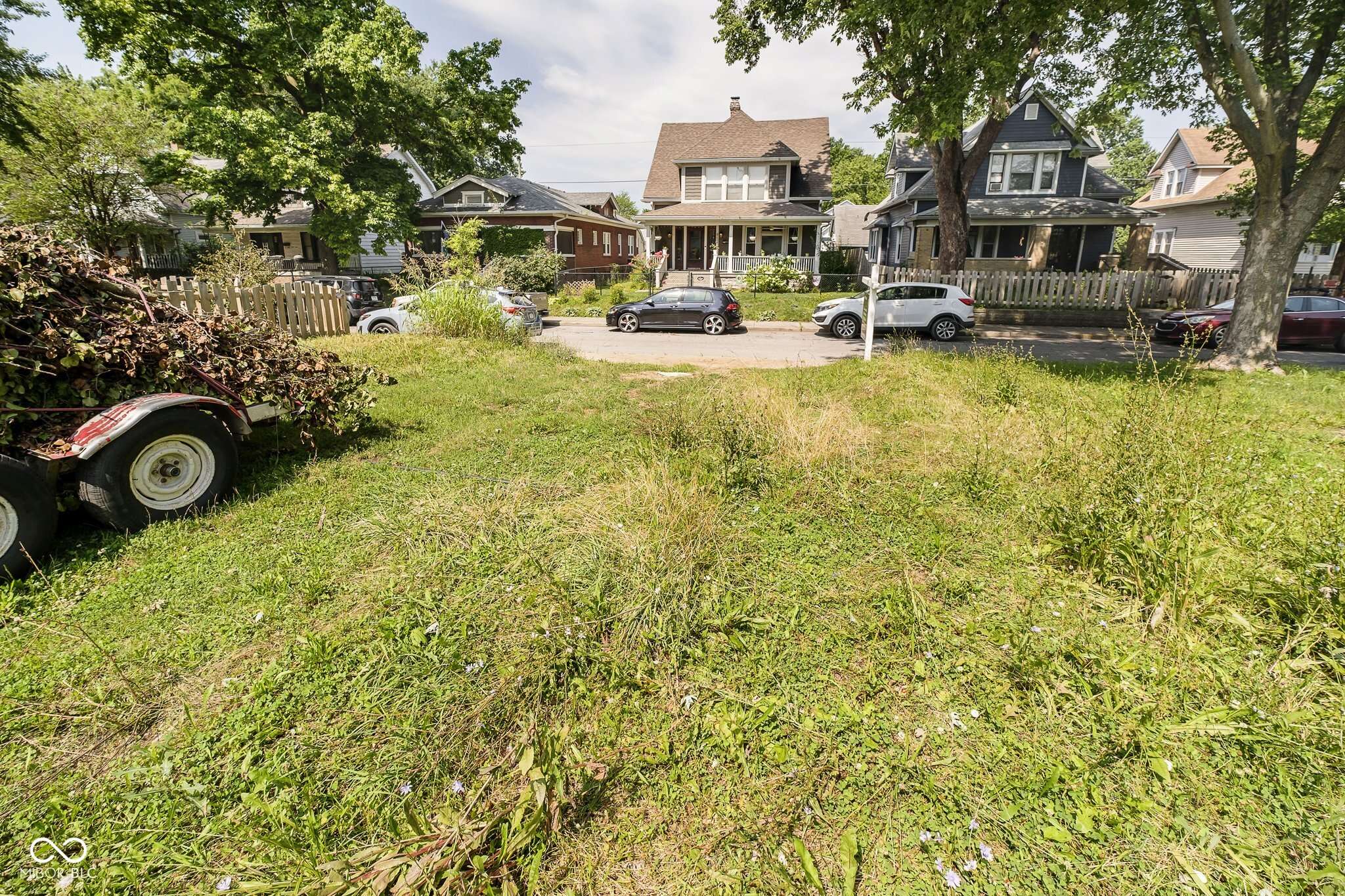Indianapolis, IN 46201,851 Eastern AVE