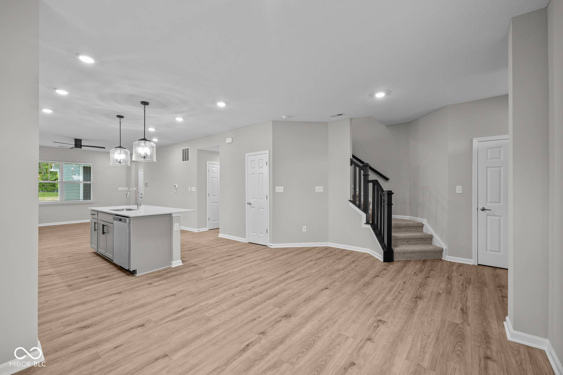 Indianapolis, IN 46240,1721 Real ST