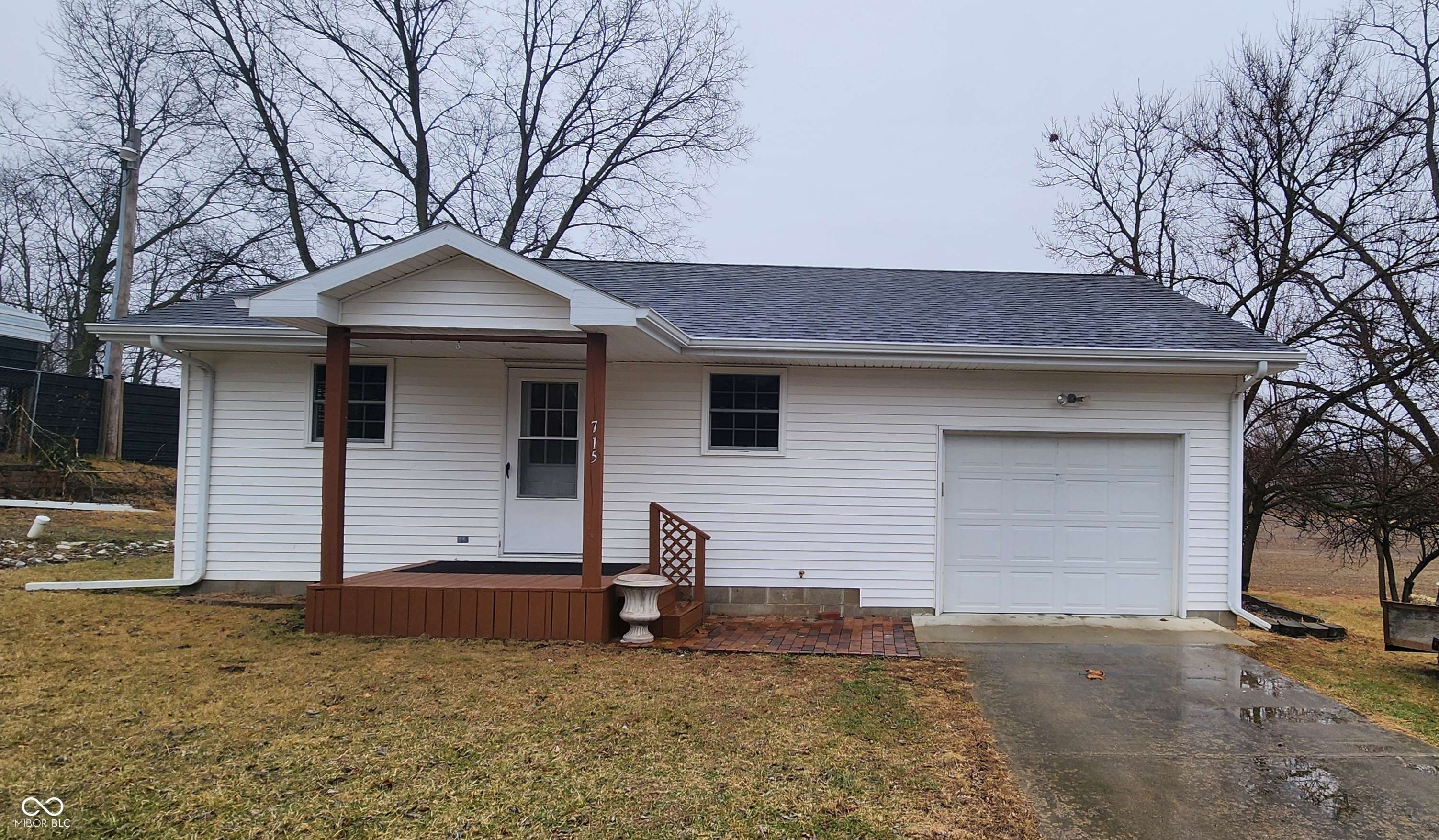 Veedersburg, IN 47987,715 S Main ST