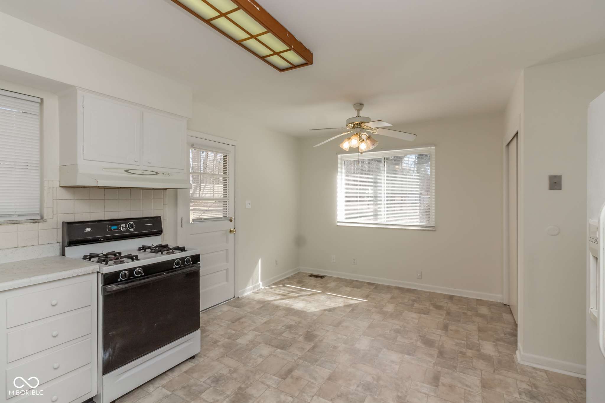 Greenwood, IN 46142,811 Riverside DR