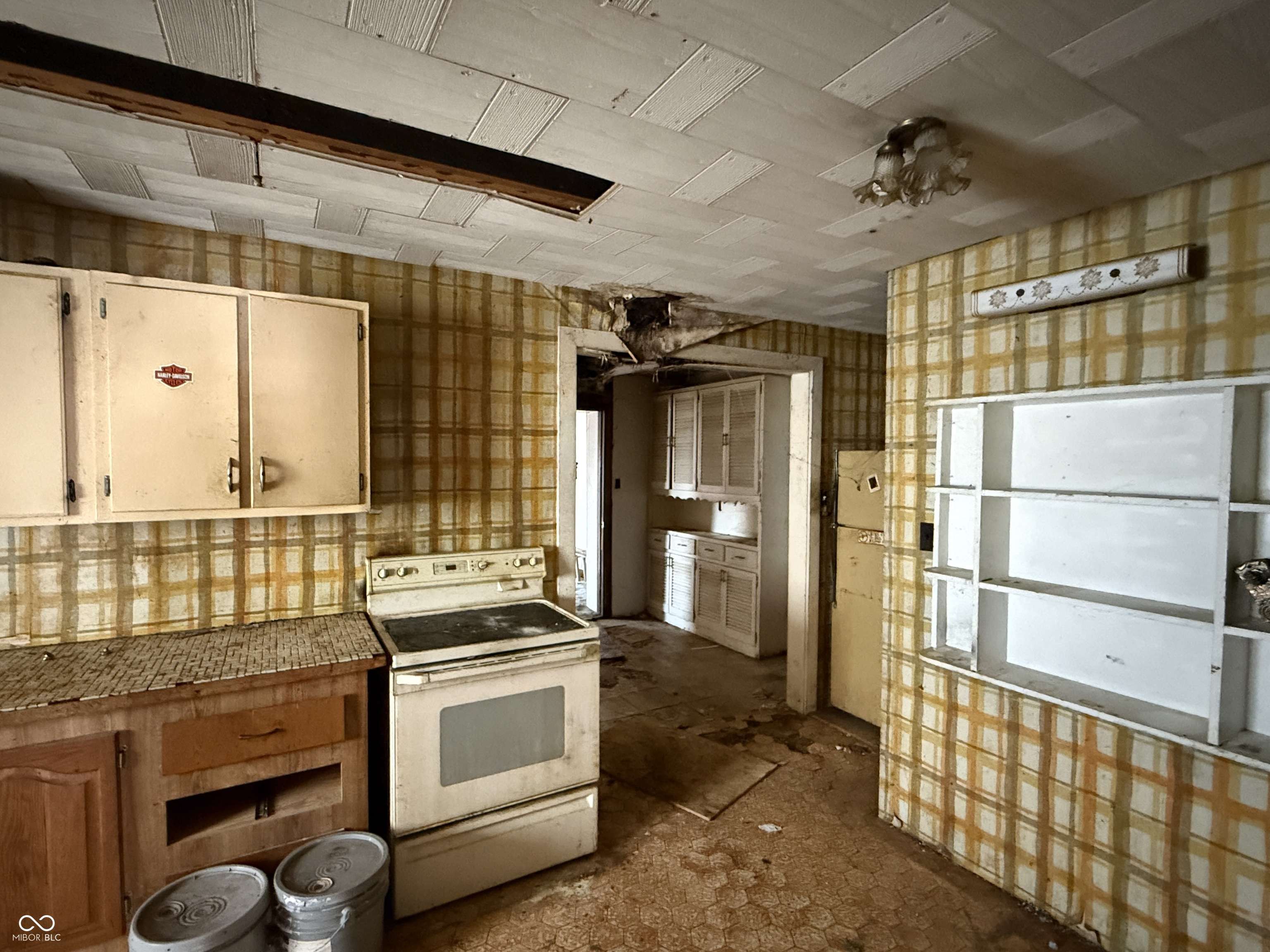 Indianapolis, IN 46225,229 E Morris ST