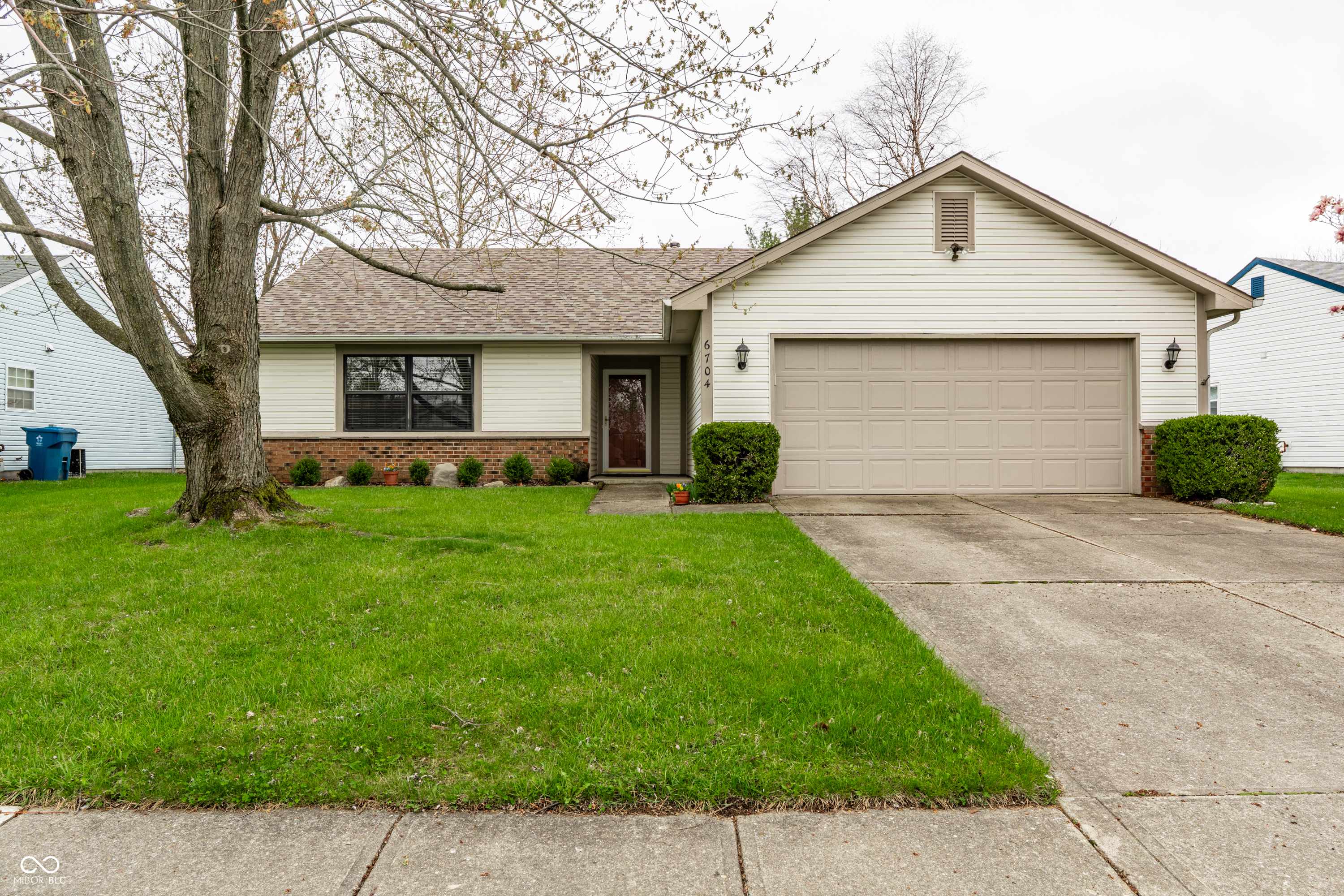 Indianapolis, IN 46268,6704 Granger LN