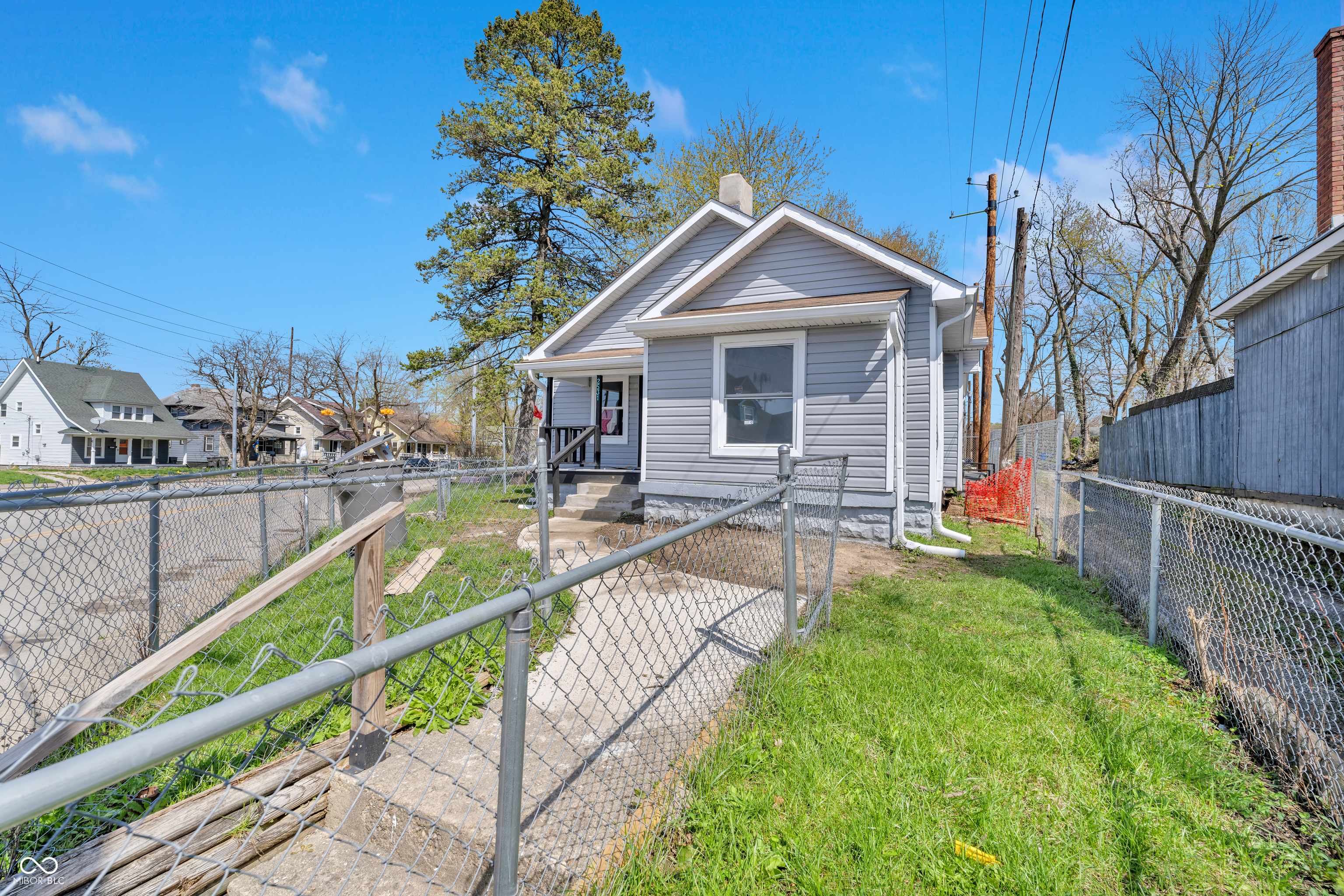 Indianapolis, IN 46218,2531 E Brookside AVE