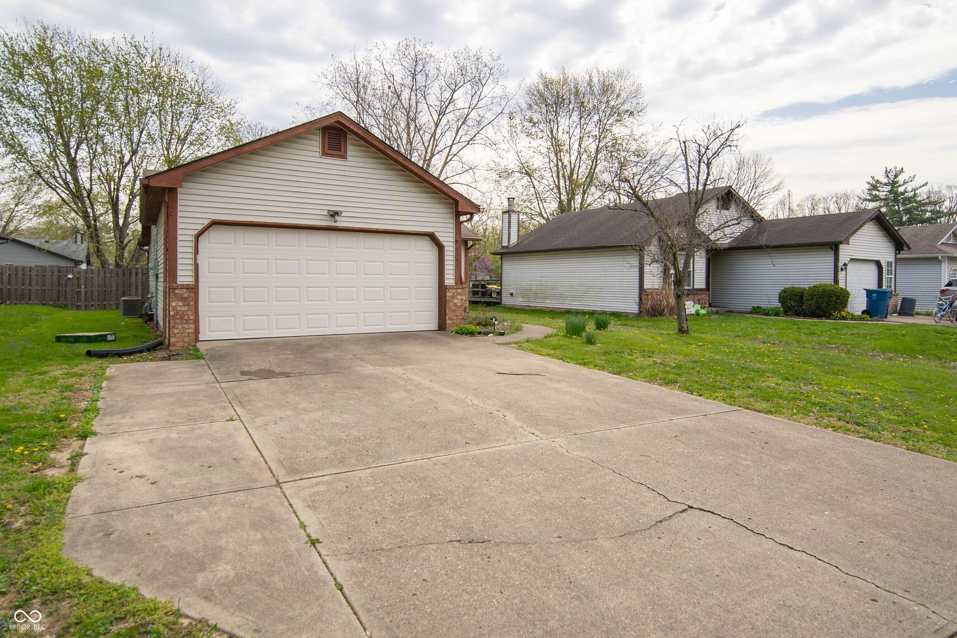 Indianapolis, IN 46240,9143 Warwick RD