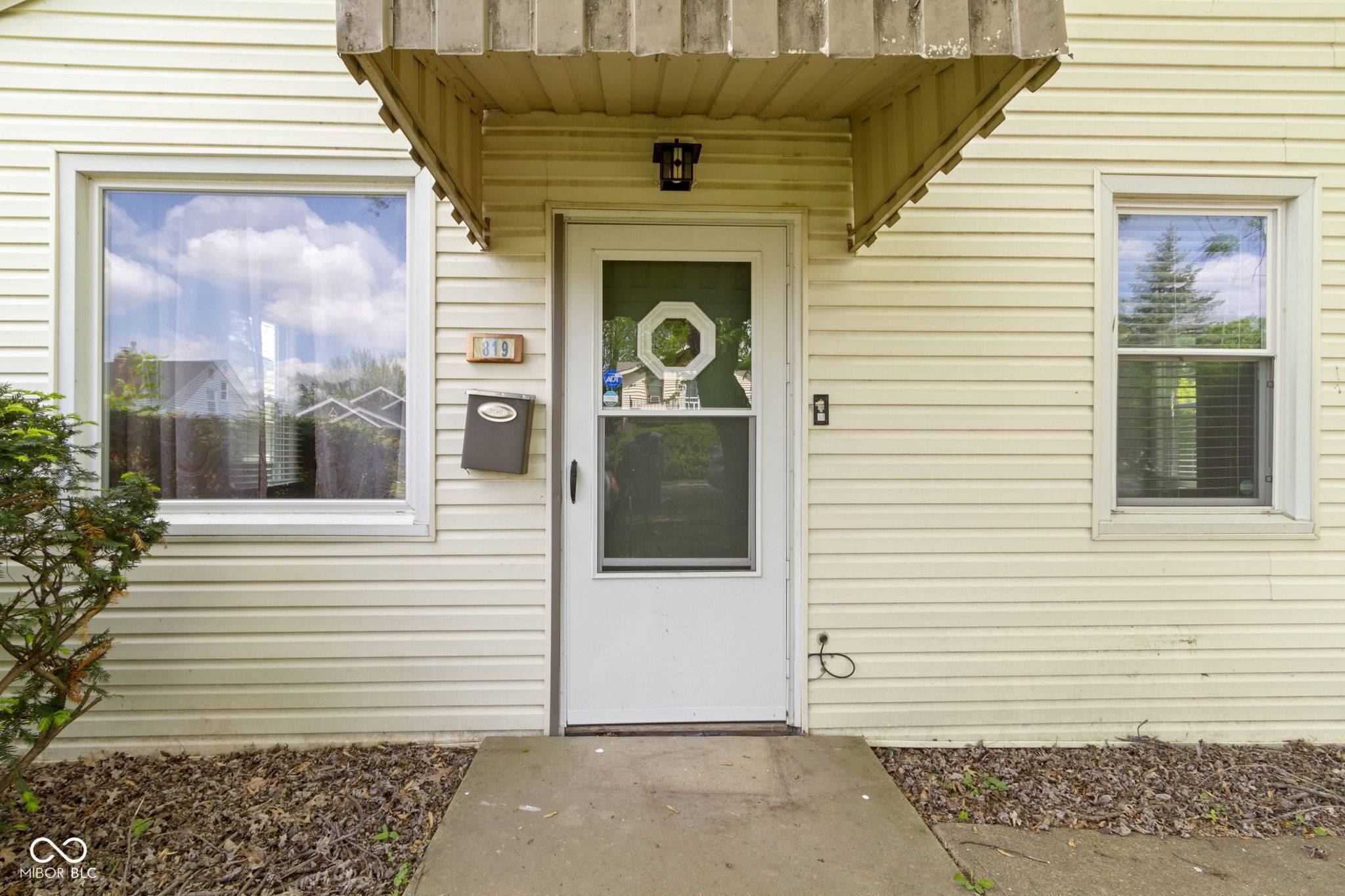 Indianapolis, IN 46227,819 E Mills AVE