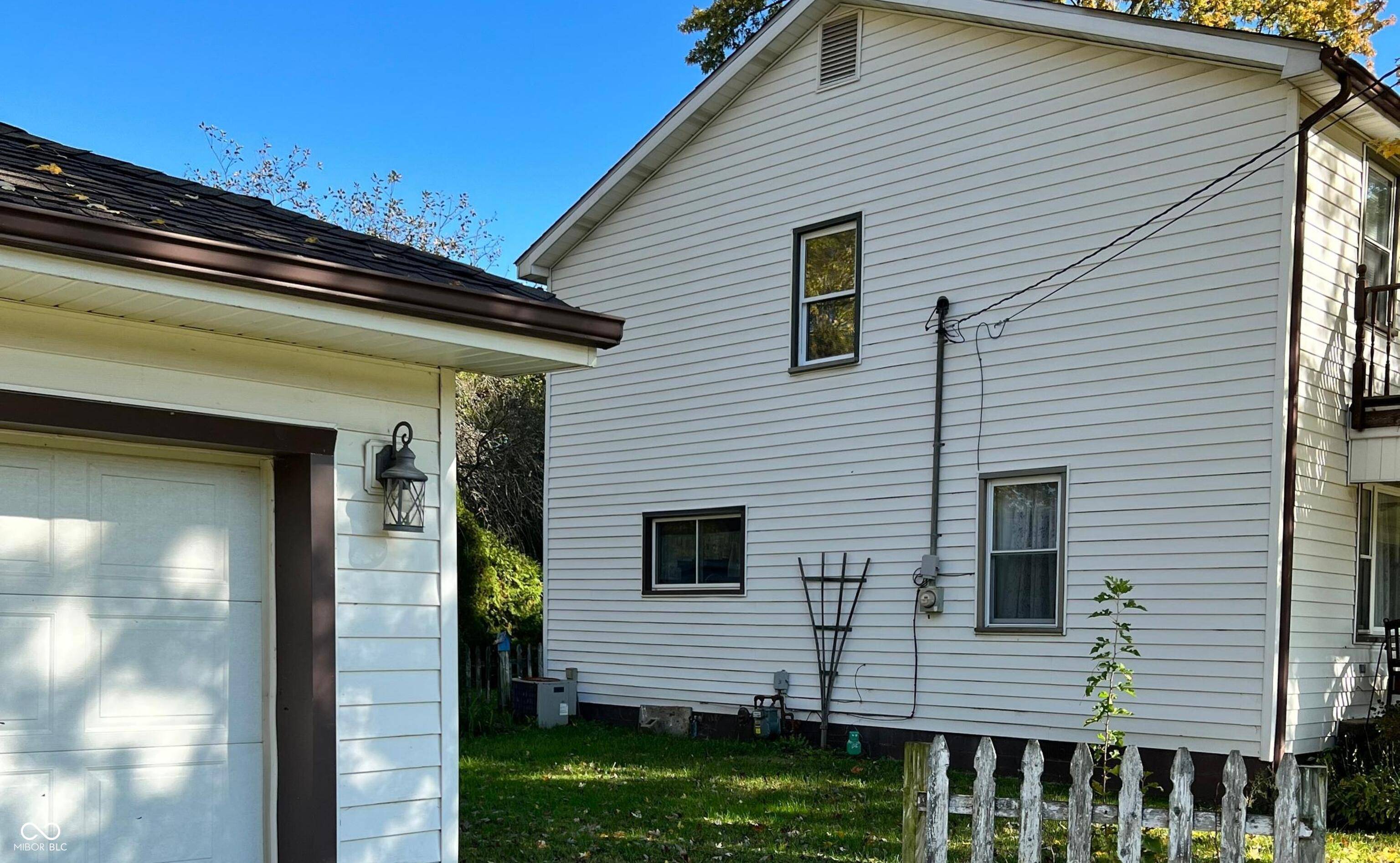 Anderson, IN 46011,728 W 300 N