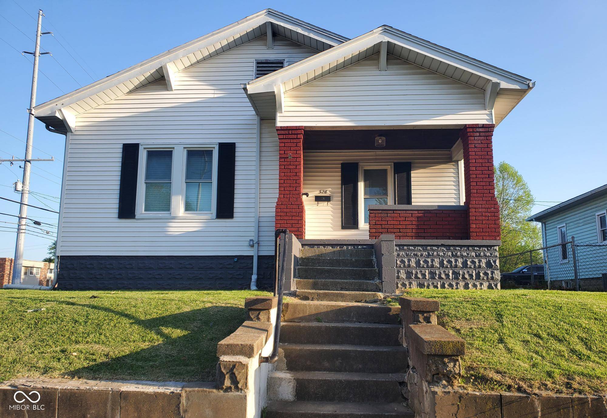 Seymour, IN 47274,328 E Laurel ST
