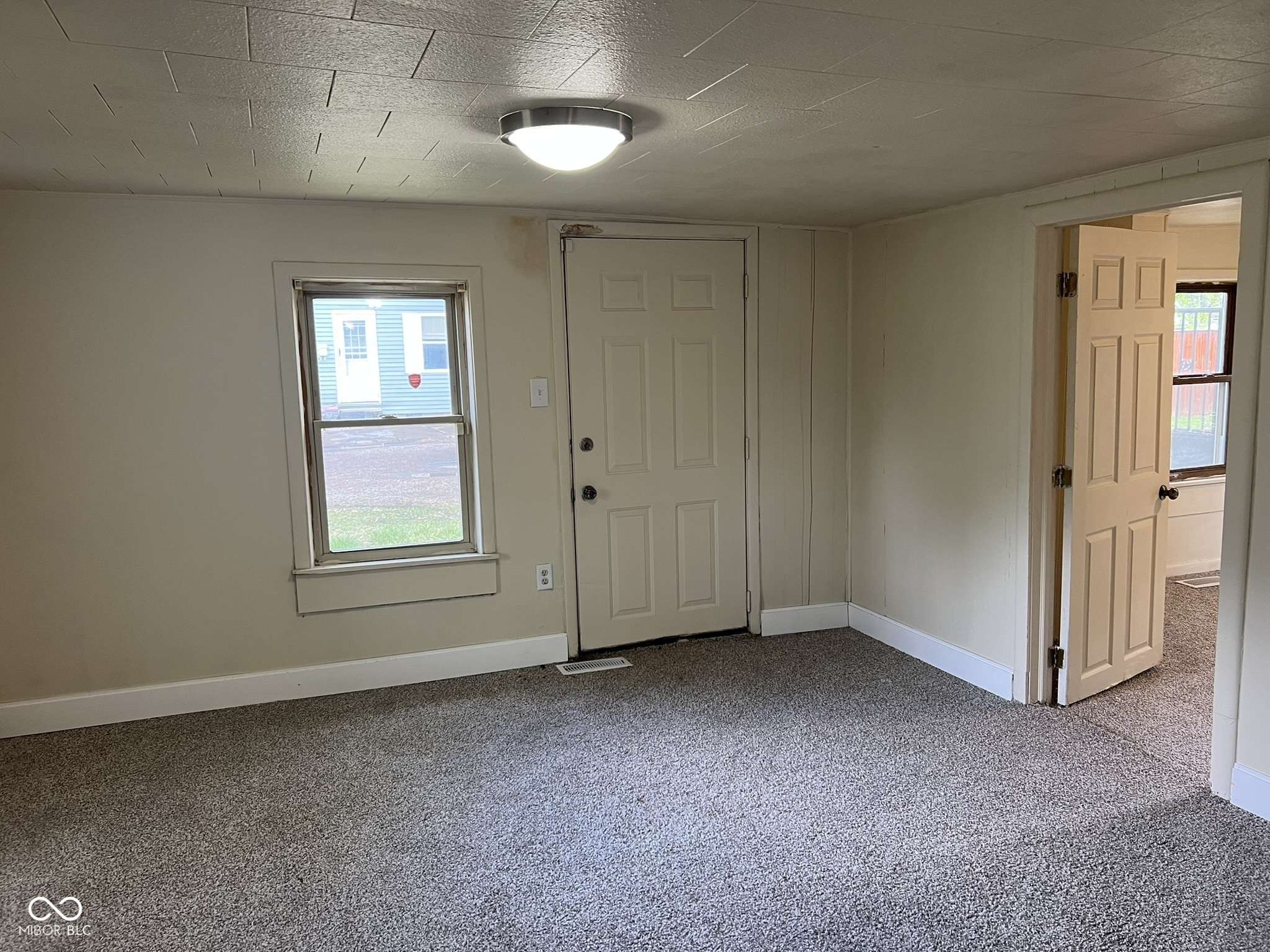 Columbus, IN 47201,2271 Park AVE