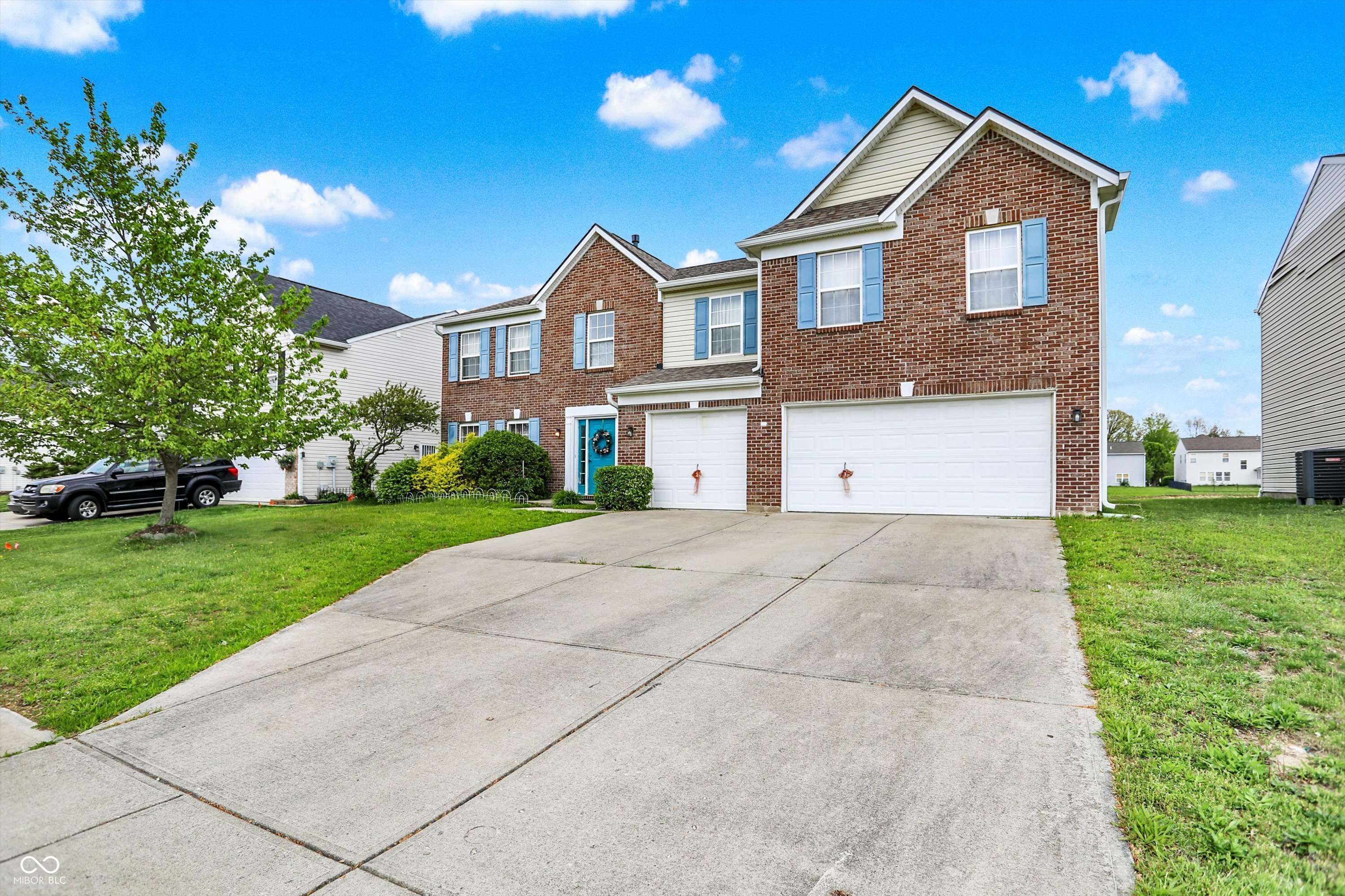 Indianapolis, IN 46229,10828 Young Lake DR