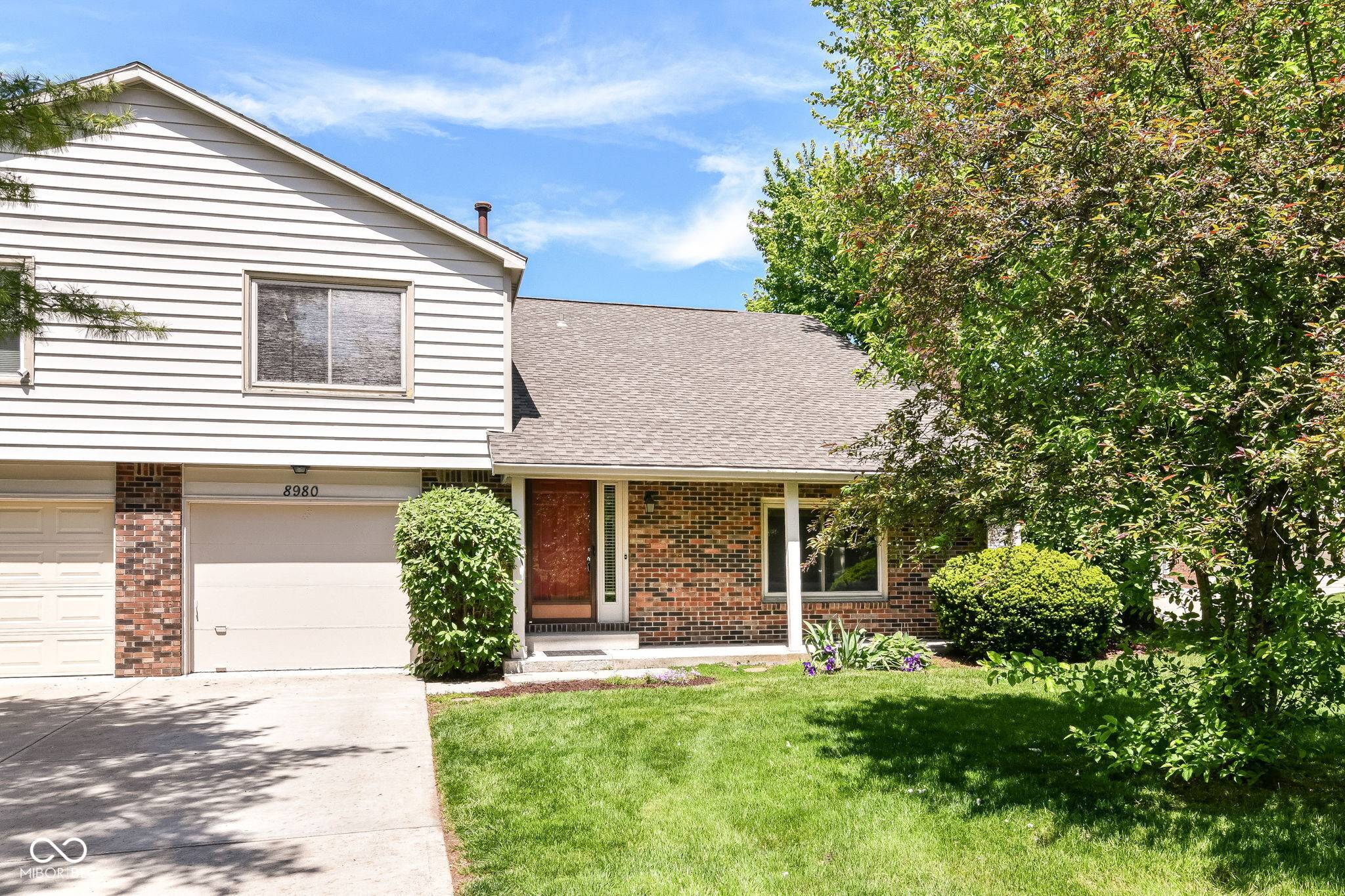Indianapolis, IN 46268,8980 Cinnebar DR