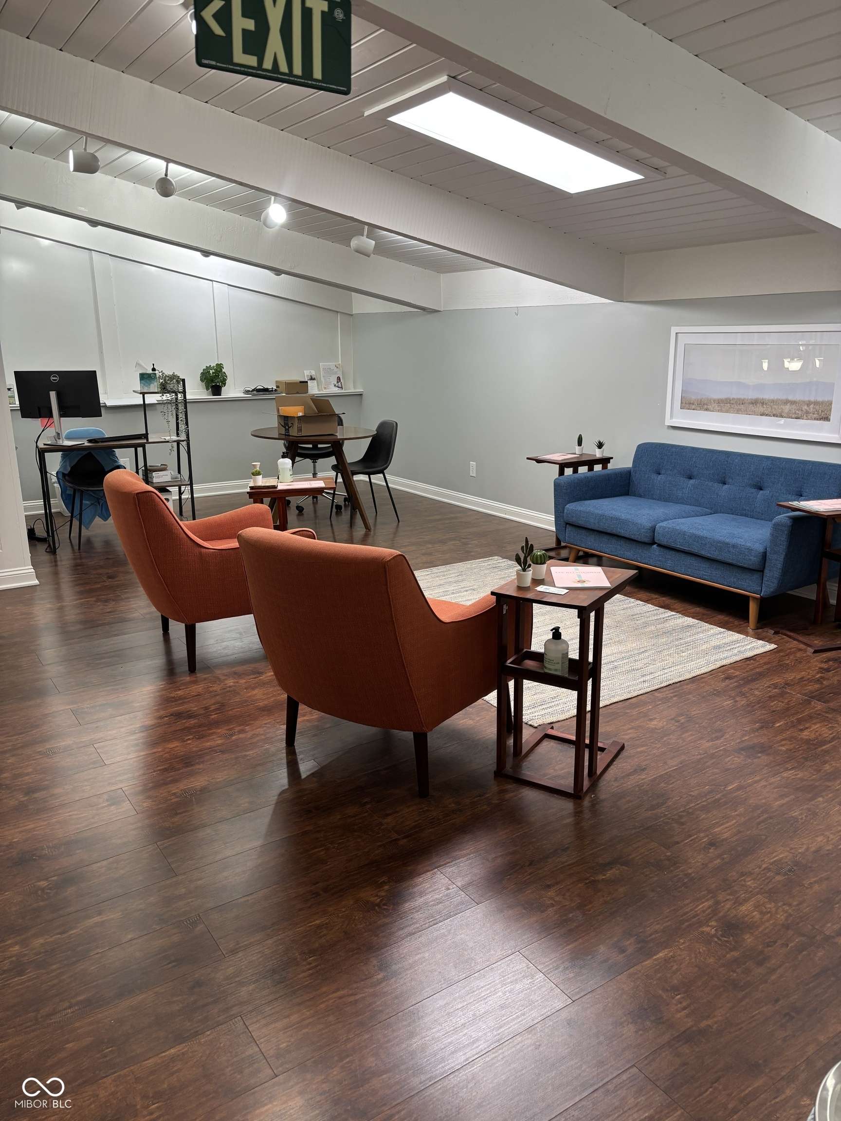 Zionsville, IN 46077,110 N Main ST #114