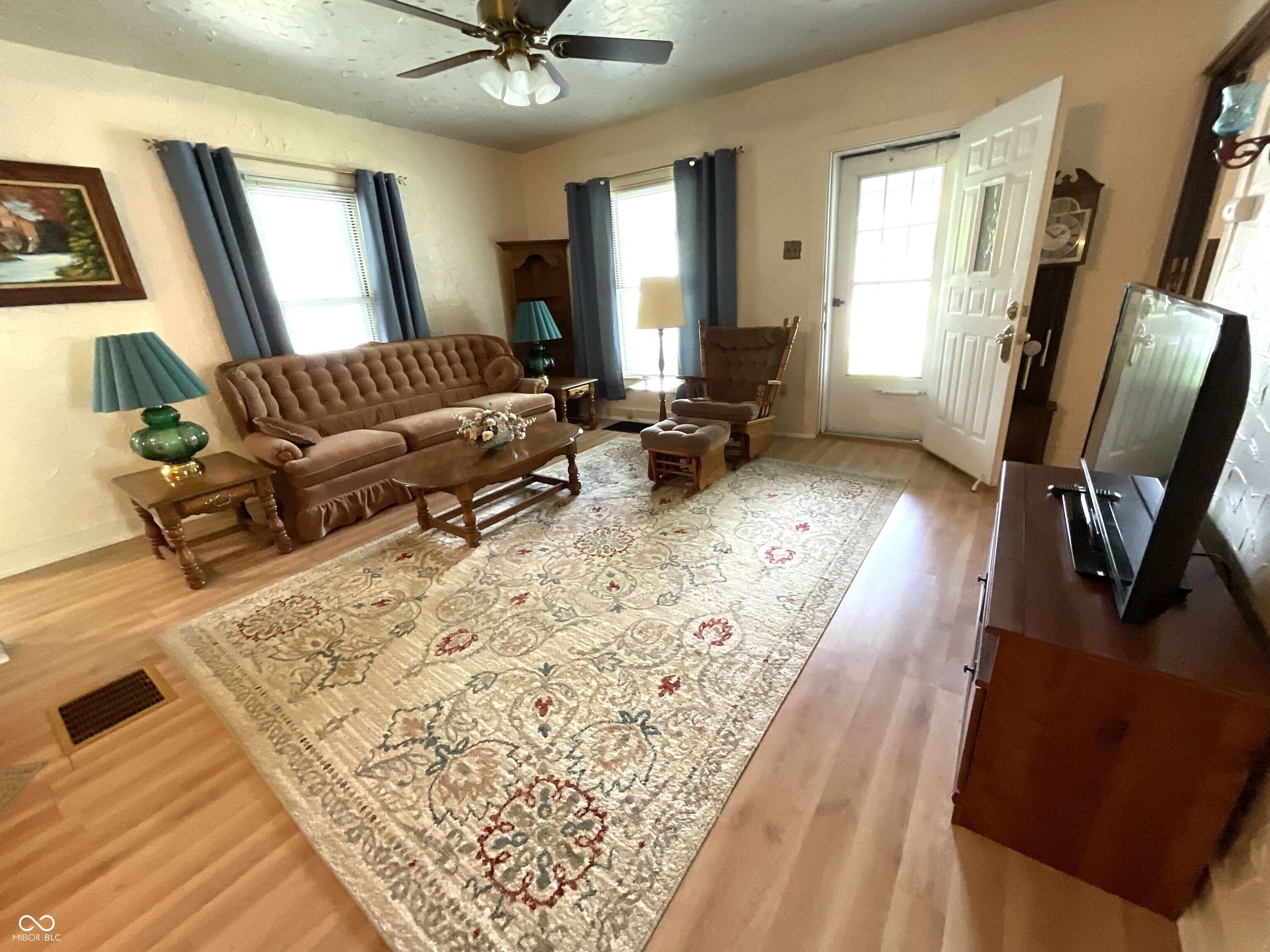 Spencer, IN 47460,357 S Main ST