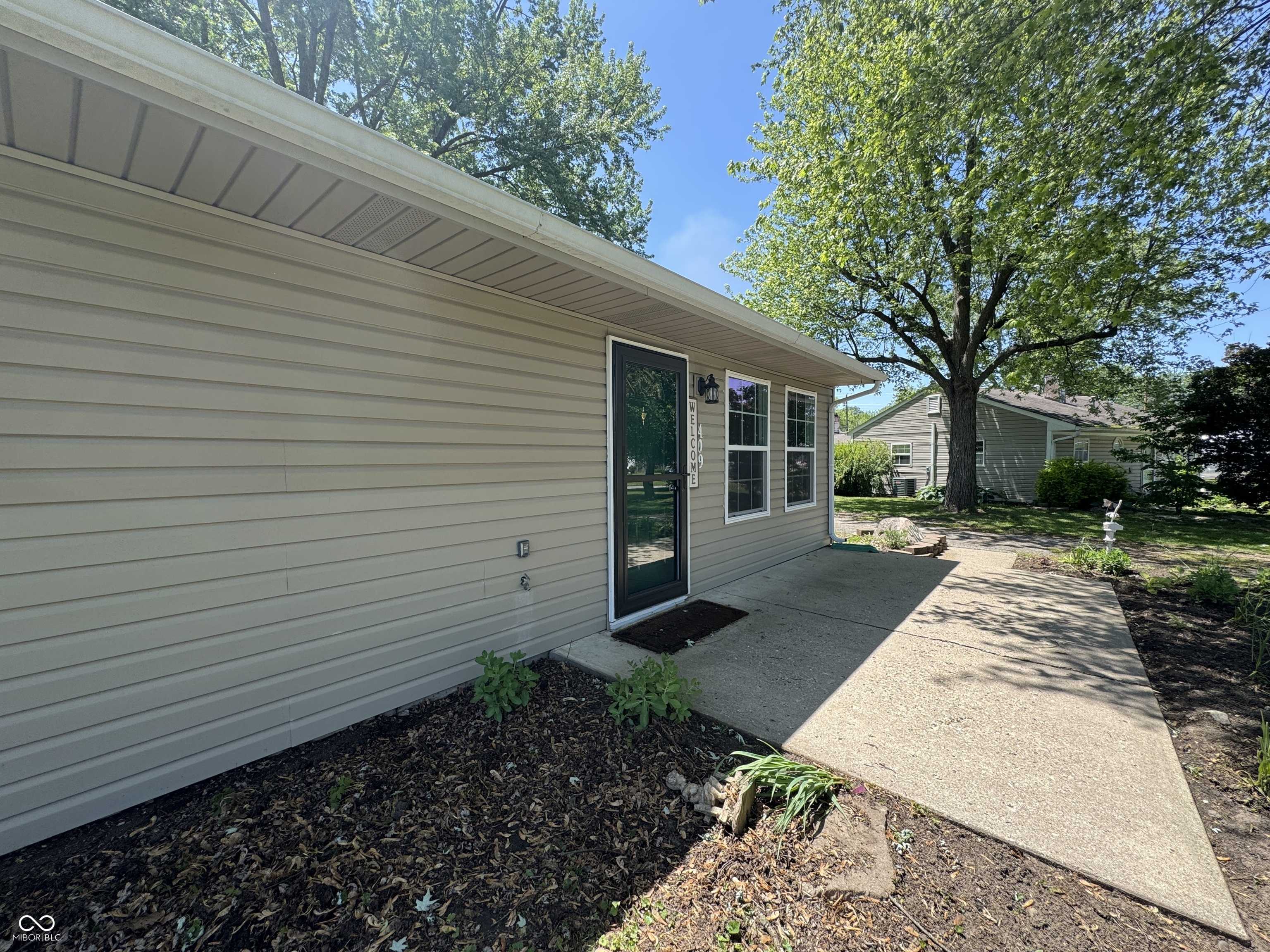 Whiteland, IN 46184,409 Parkway ST