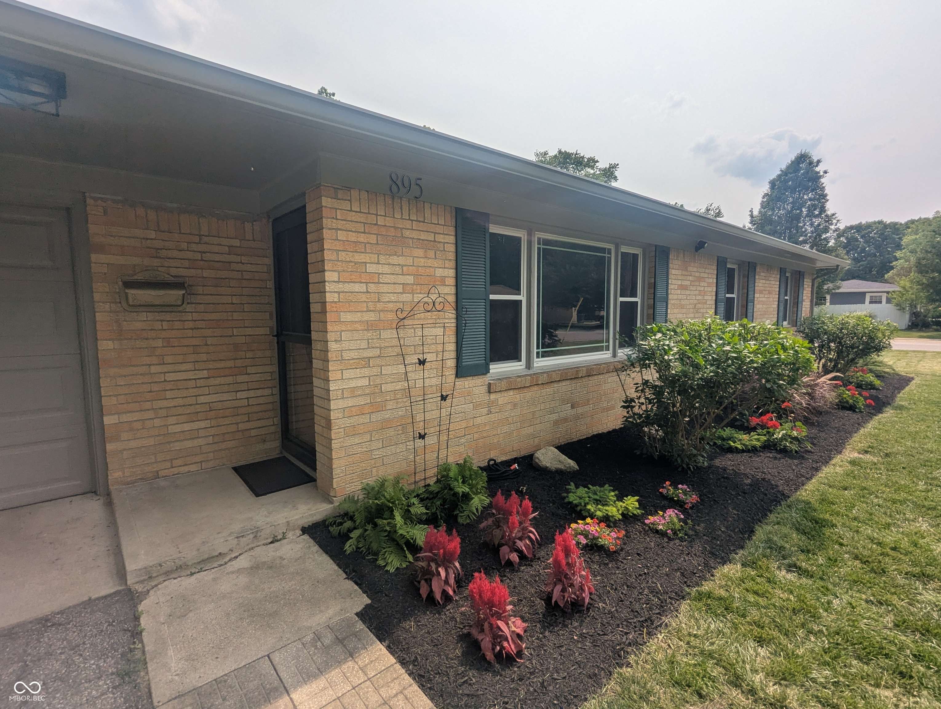 Zionsville, IN 46077,895 W Poplar ST