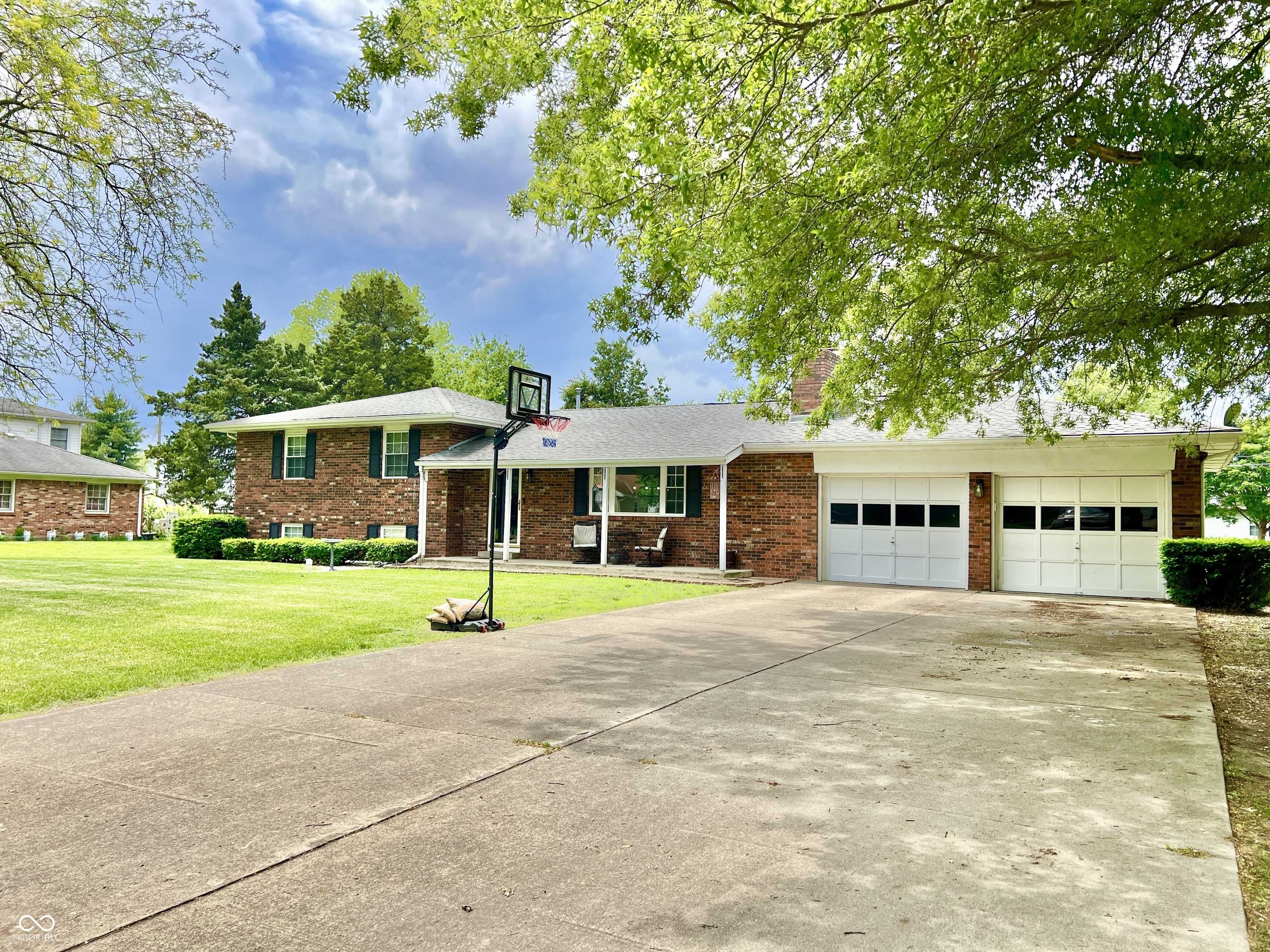 Shelbyville, IN 46176,1579 Crest DR