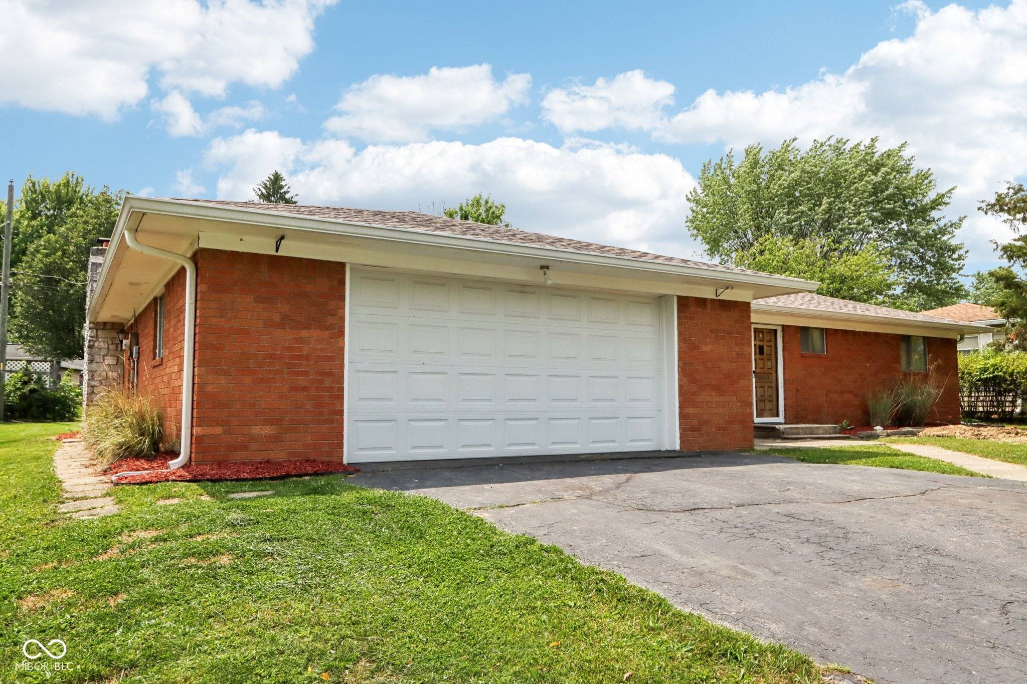 Indianapolis, IN 46229,418 Dunbar DR