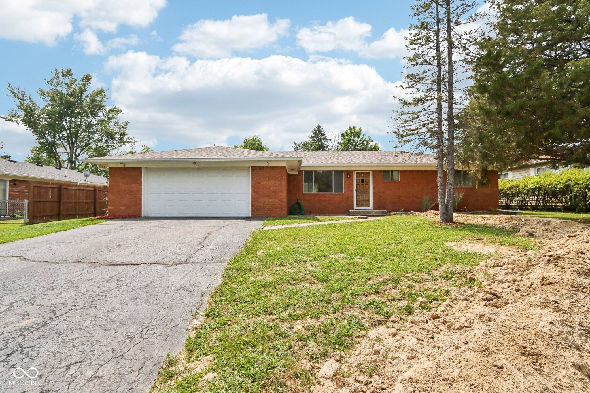 Indianapolis, IN 46229,418 Dunbar DR