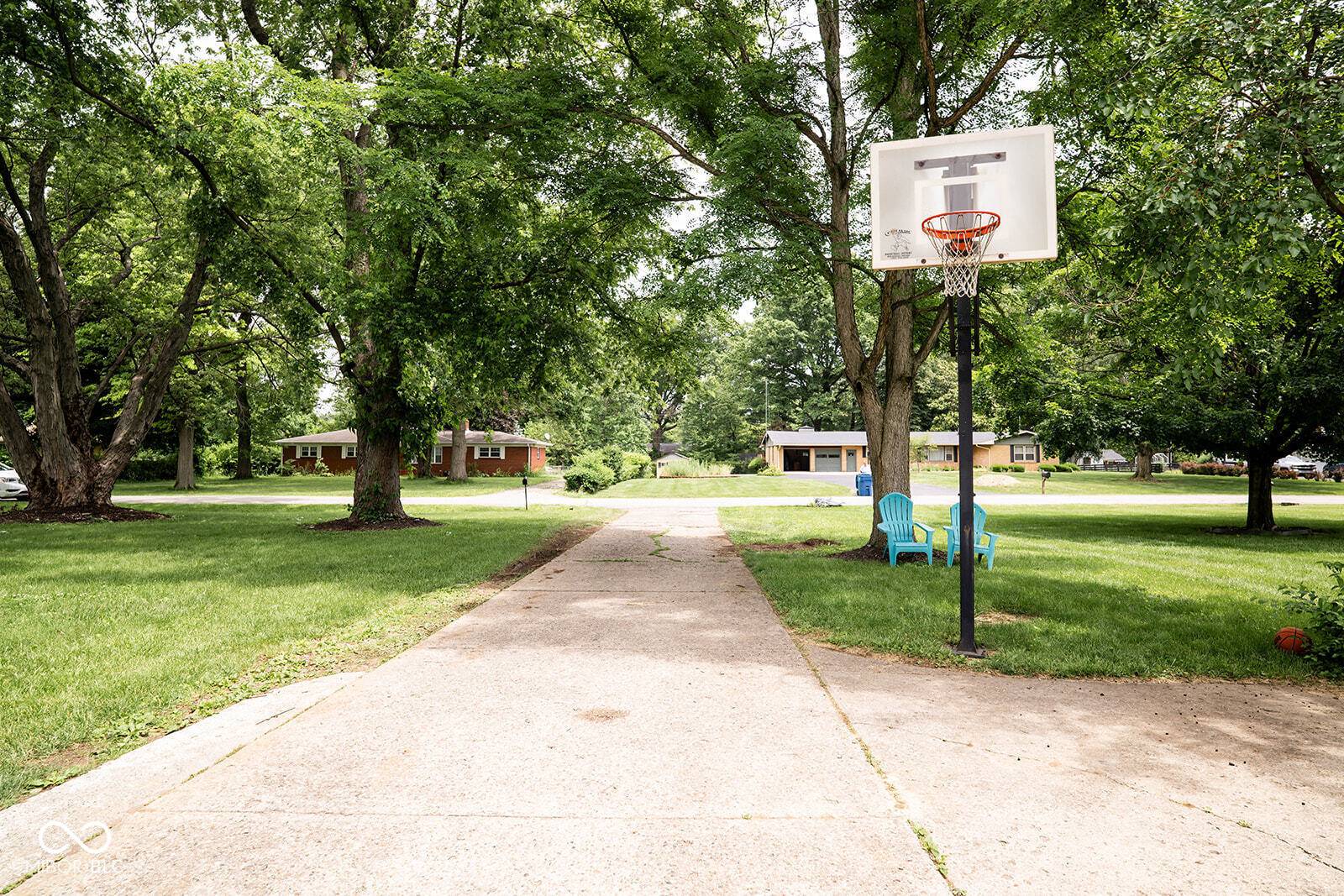 Indianapolis, IN 46220,6180 Winnpeny LN