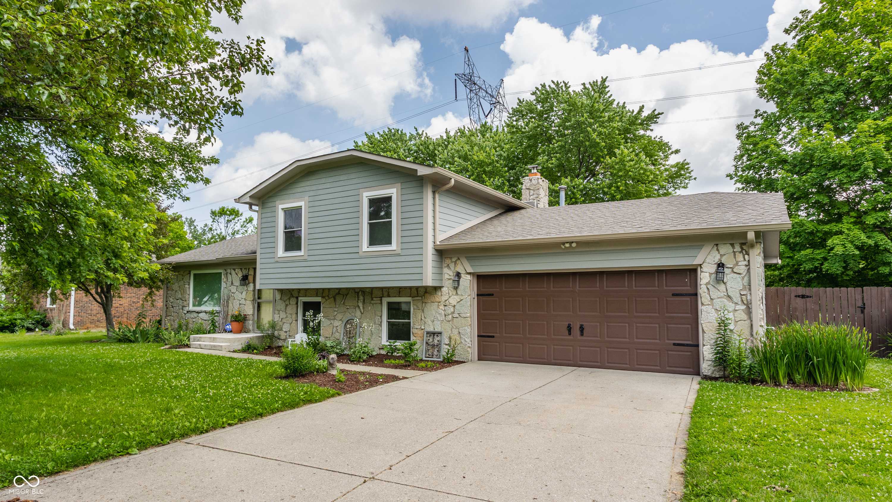 Indianapolis, IN 46268,8015 Ridgegate East DR
