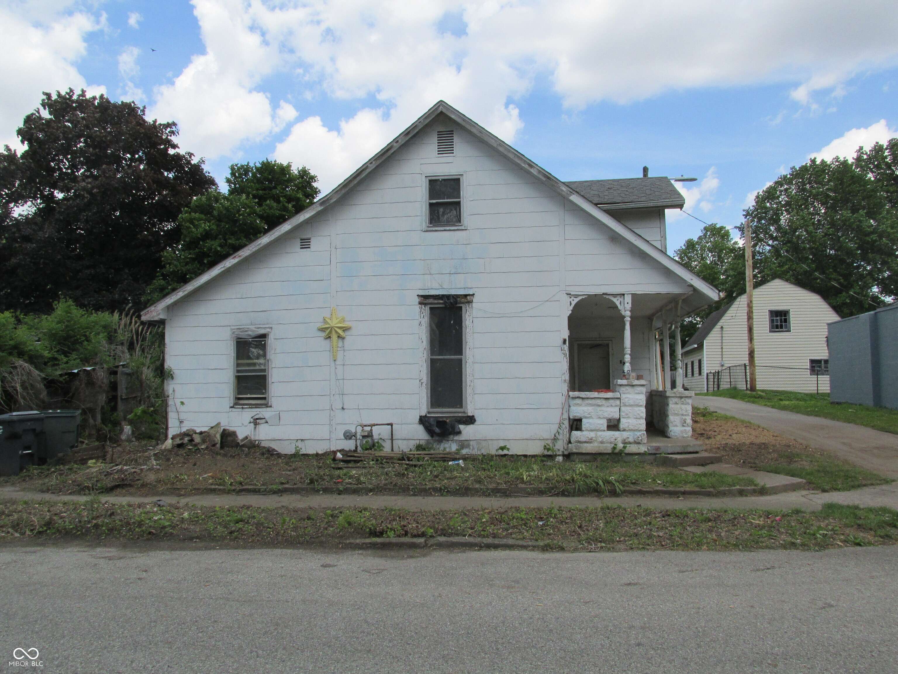 Greenfield, IN 46140,121 School ST