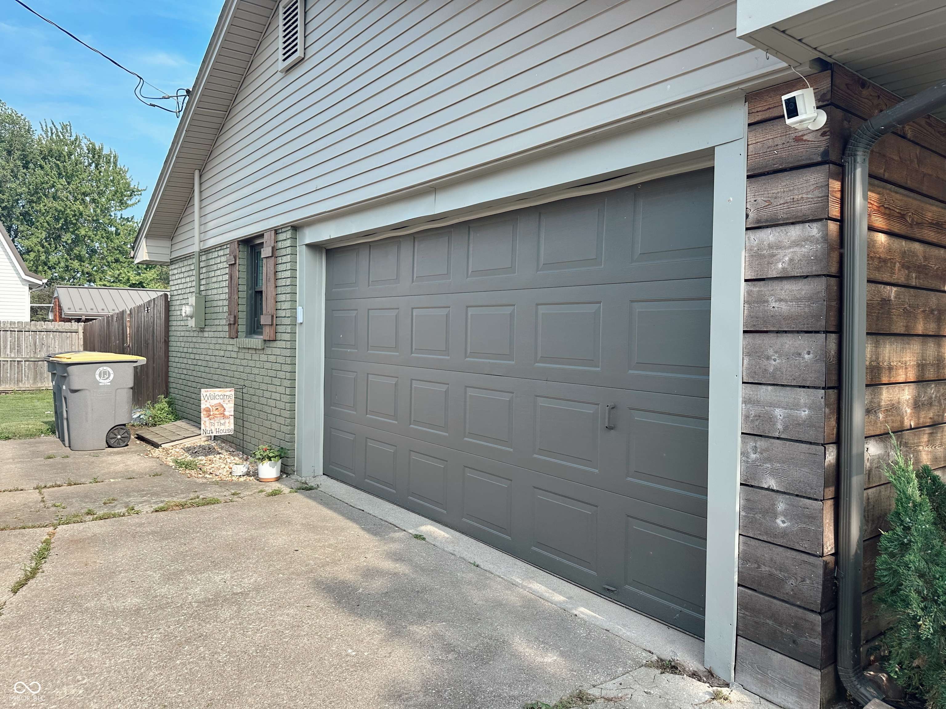 Seymour, IN 47274,410 Hawthorn CT