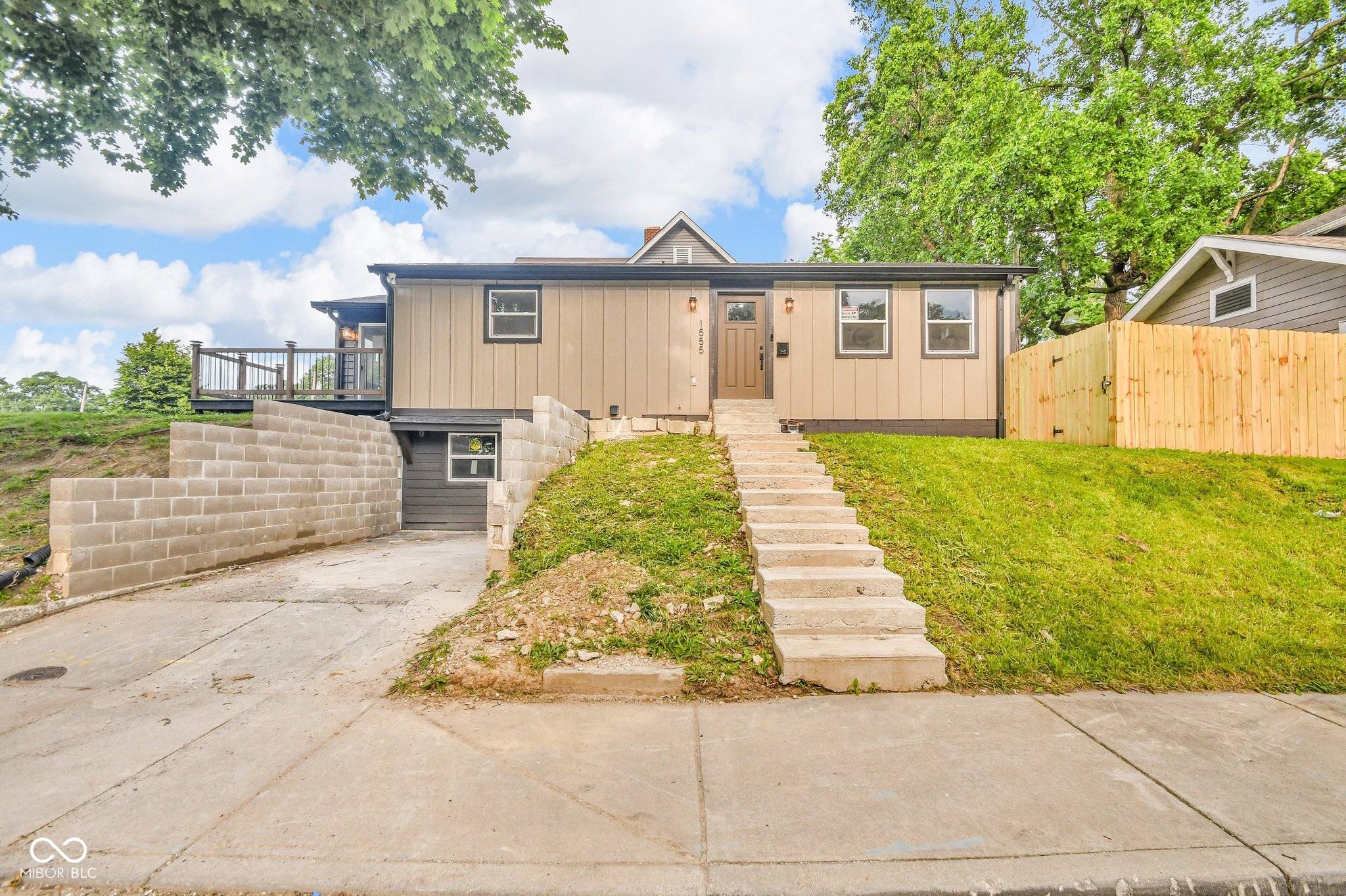 Indianapolis, IN 46201,1555 N Dearborn ST