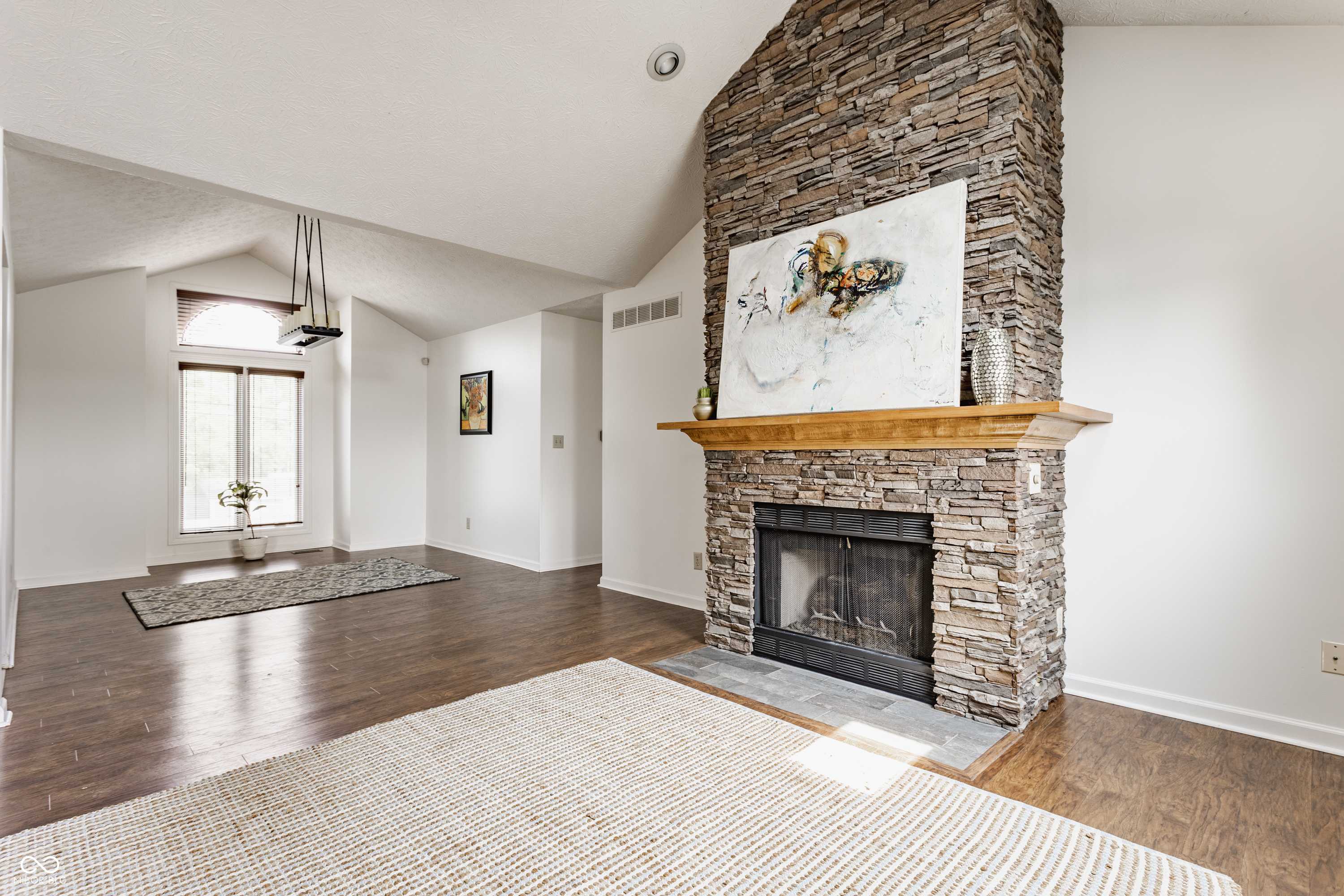 Indianapolis, IN 46240,7685 River RD