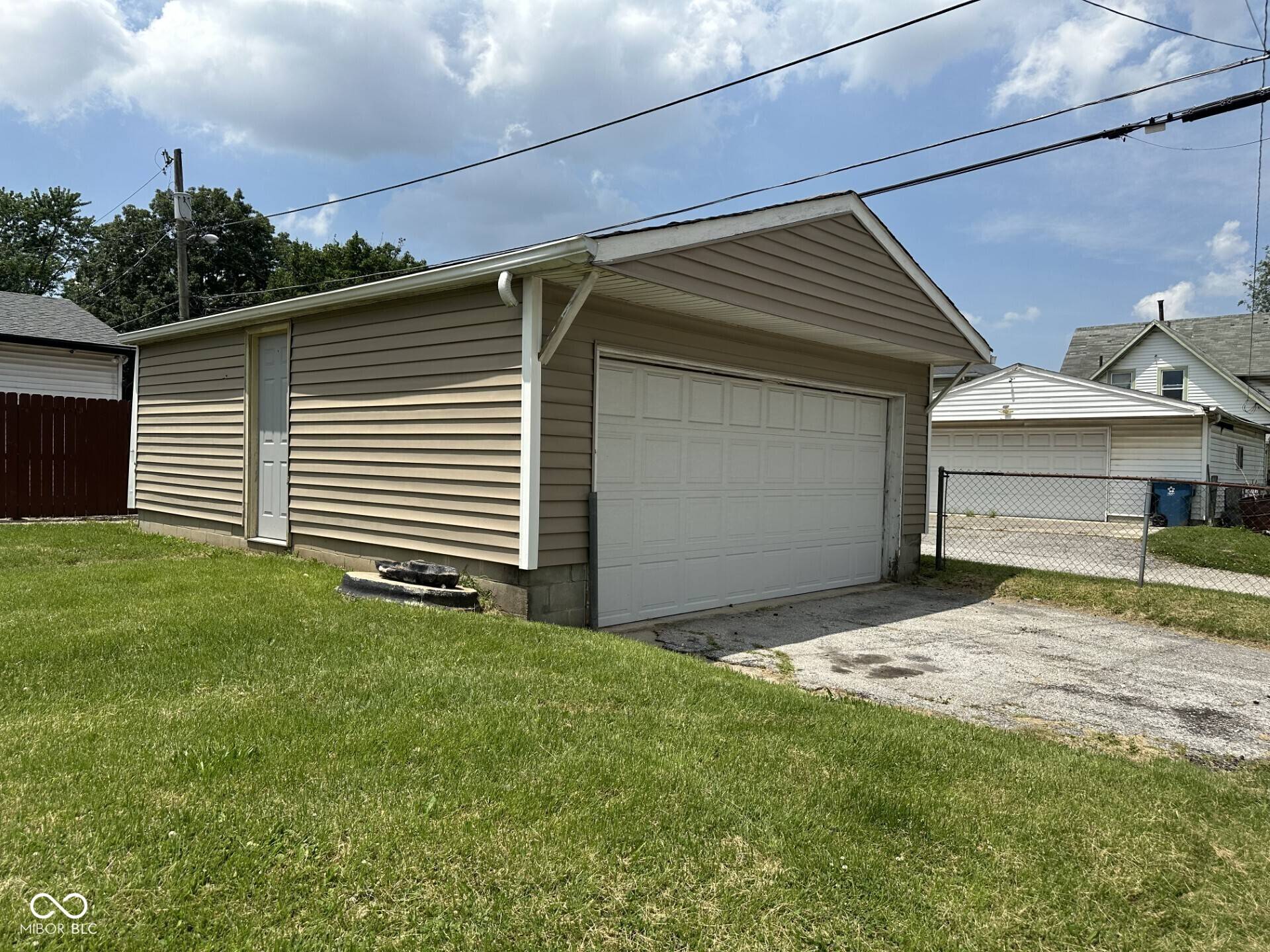 Indianapolis, IN 46221,1902 Westview DR