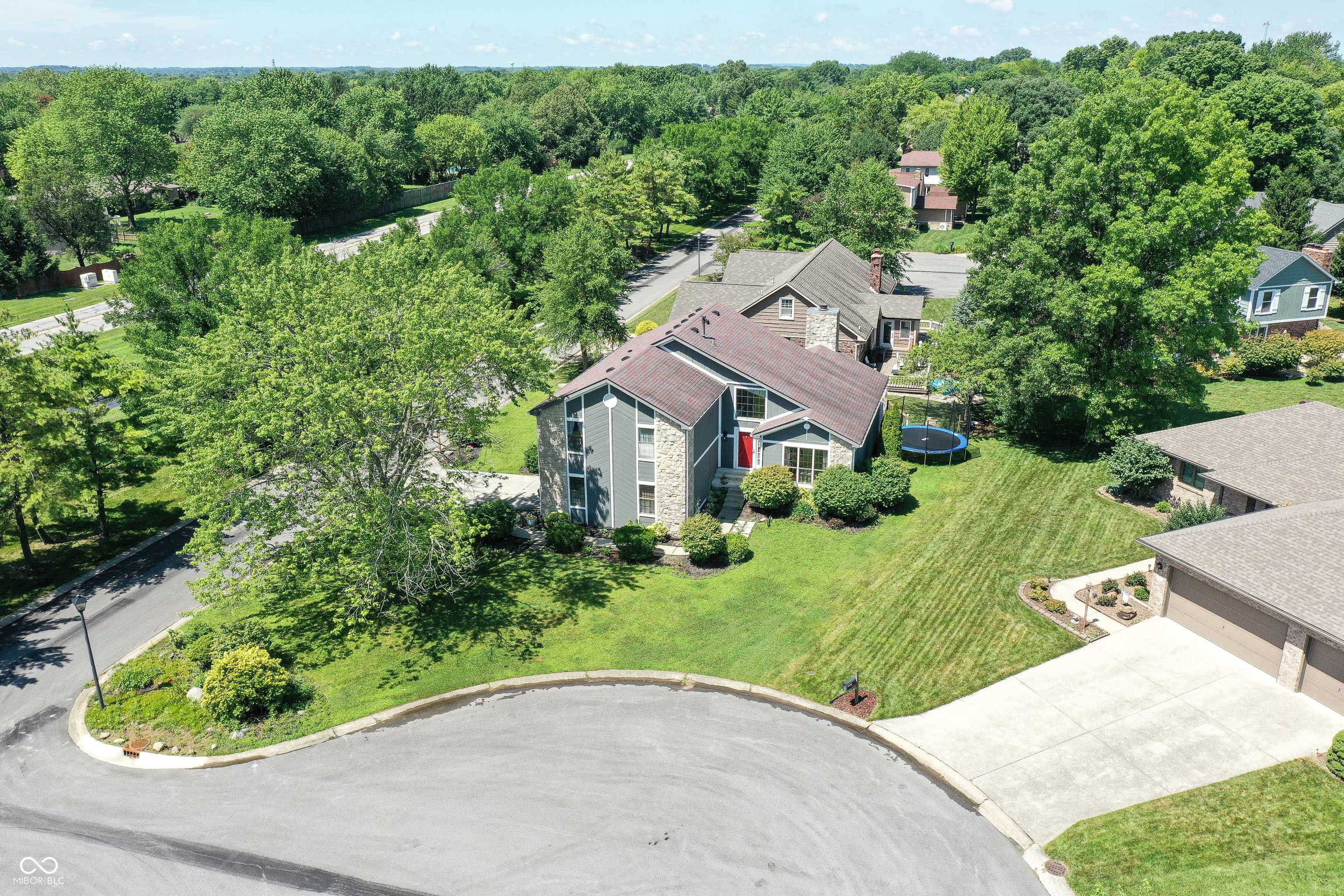 Greenwood, IN 46143,826 Royal Saint George DR