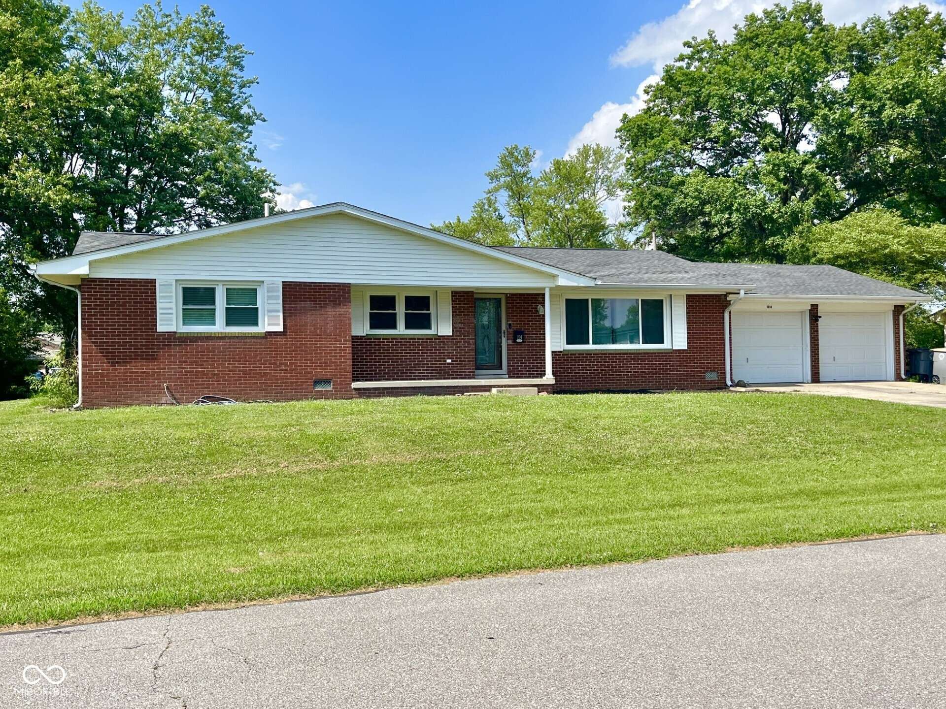 Seymour, IN 47274,104 Meadowlark DR W