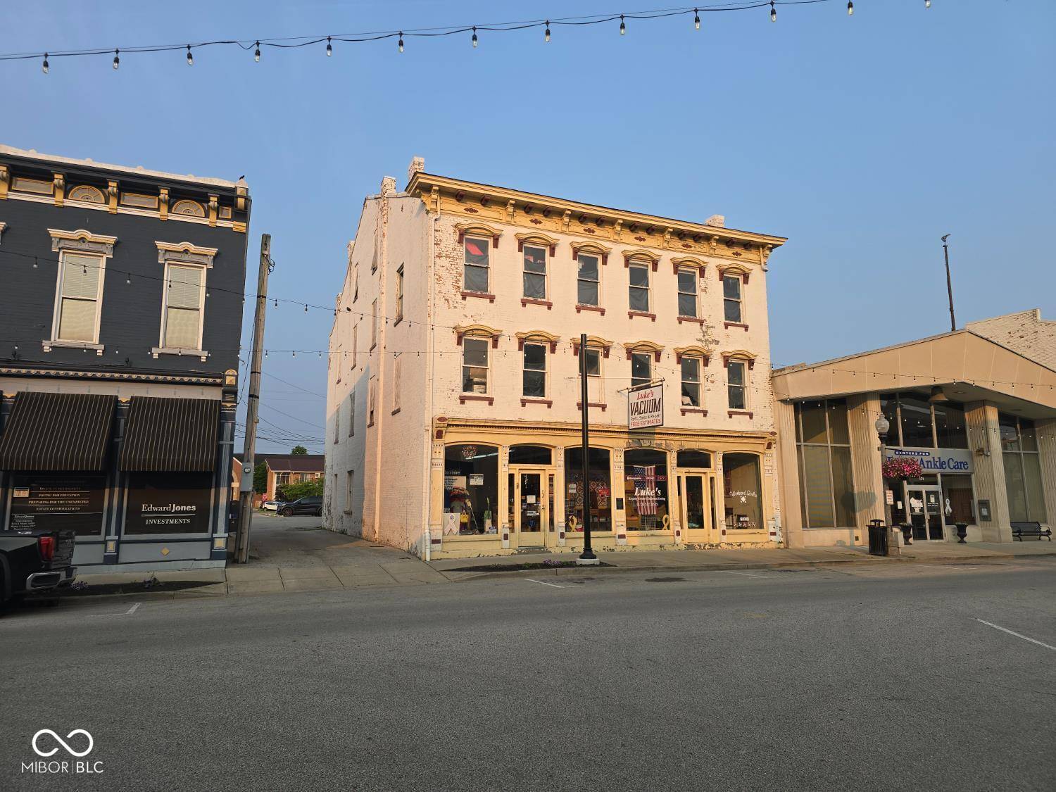 Lawrenceburg, IN 47025,125 Walnut ST