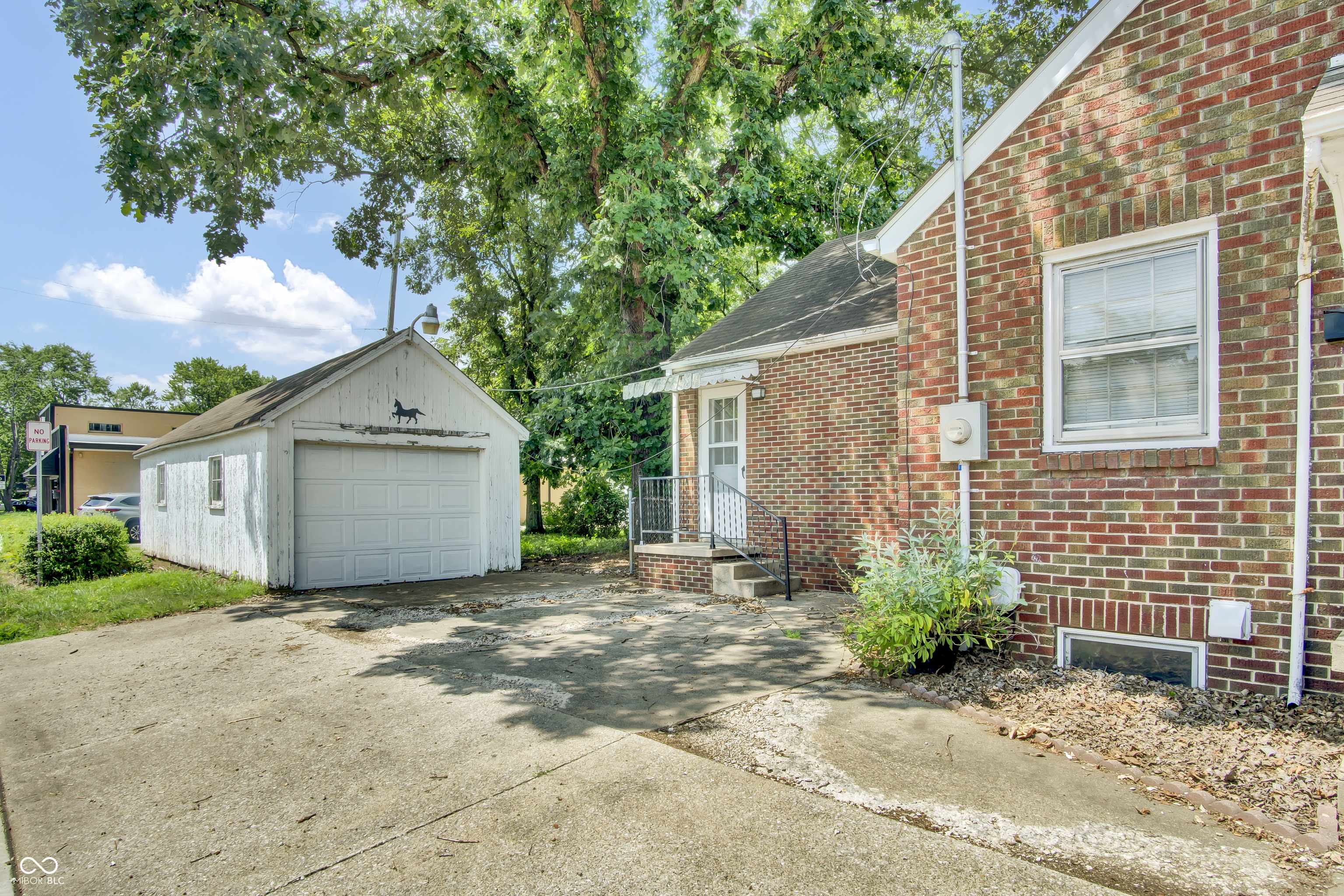 Columbus, IN 47201,2433 17th ST