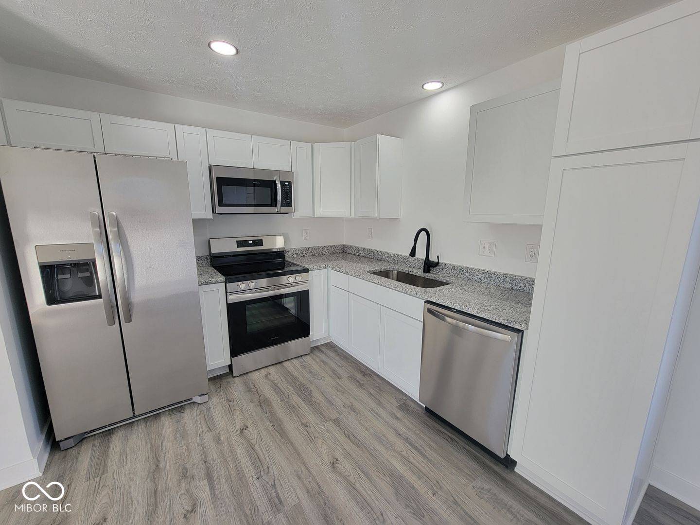 Whiteland, IN 46184,48 Southlane DR