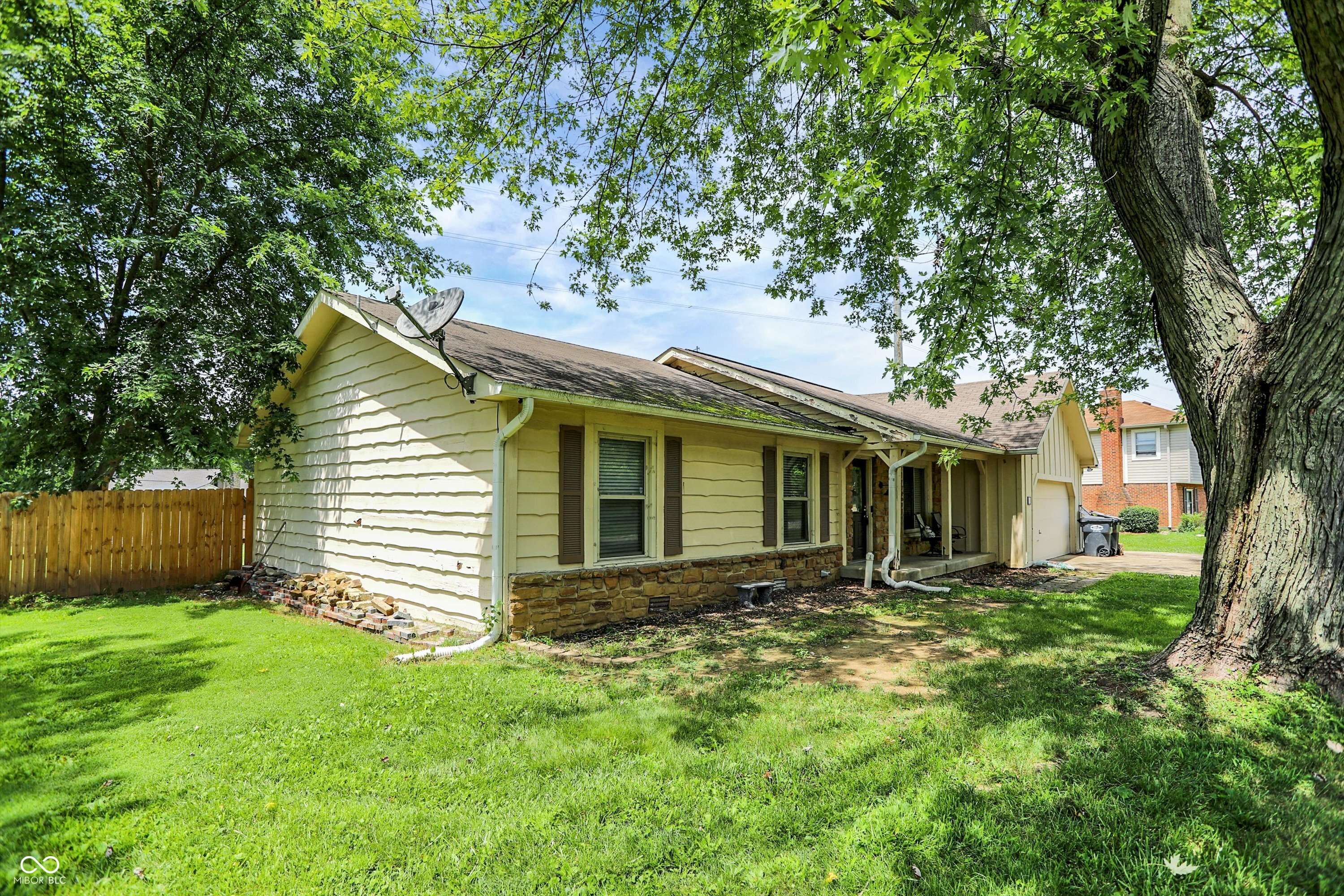 Greenwood, IN 46142,10 Tarry CT