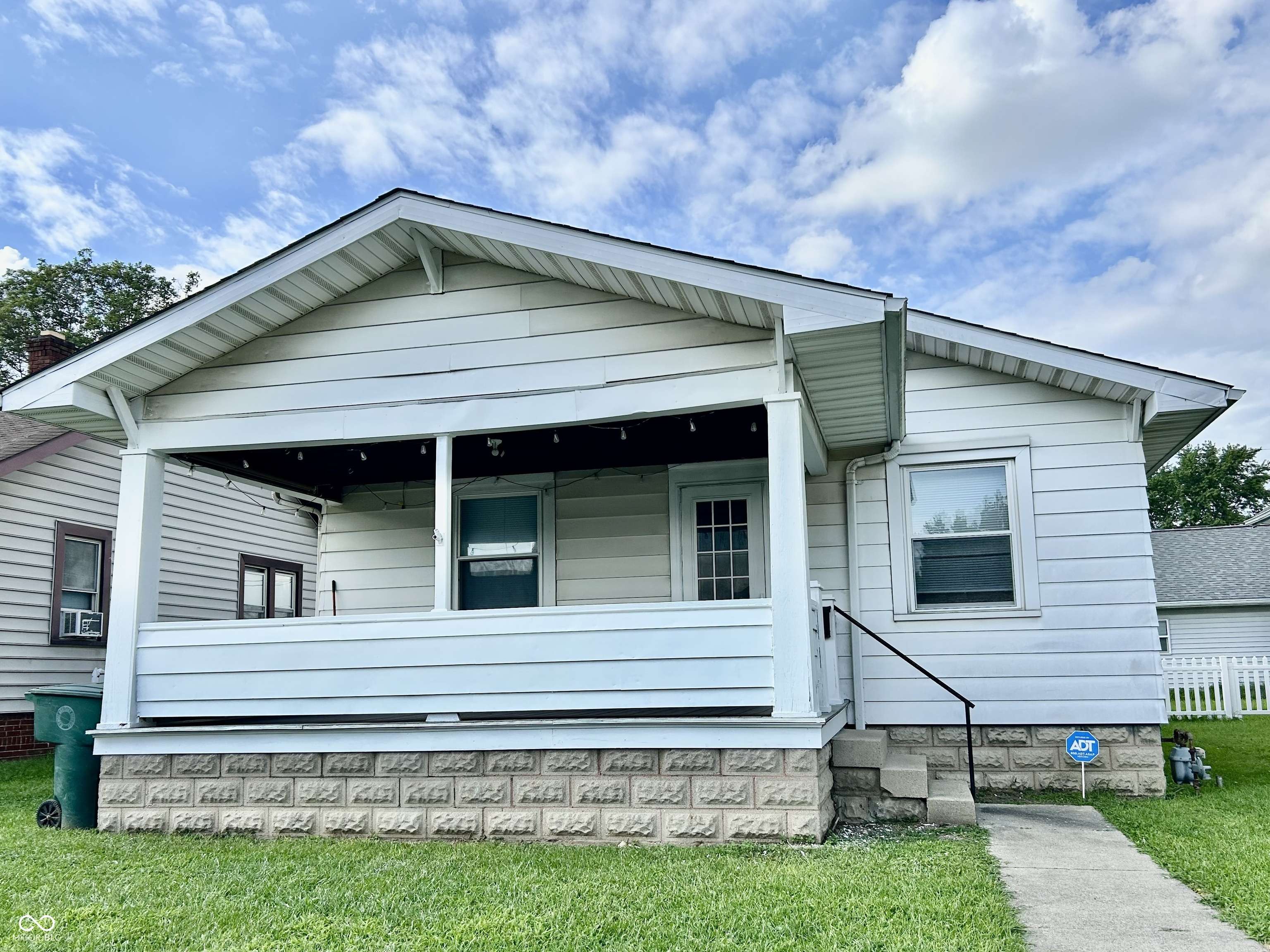 Muncie, IN 47302,2216 W 8th ST