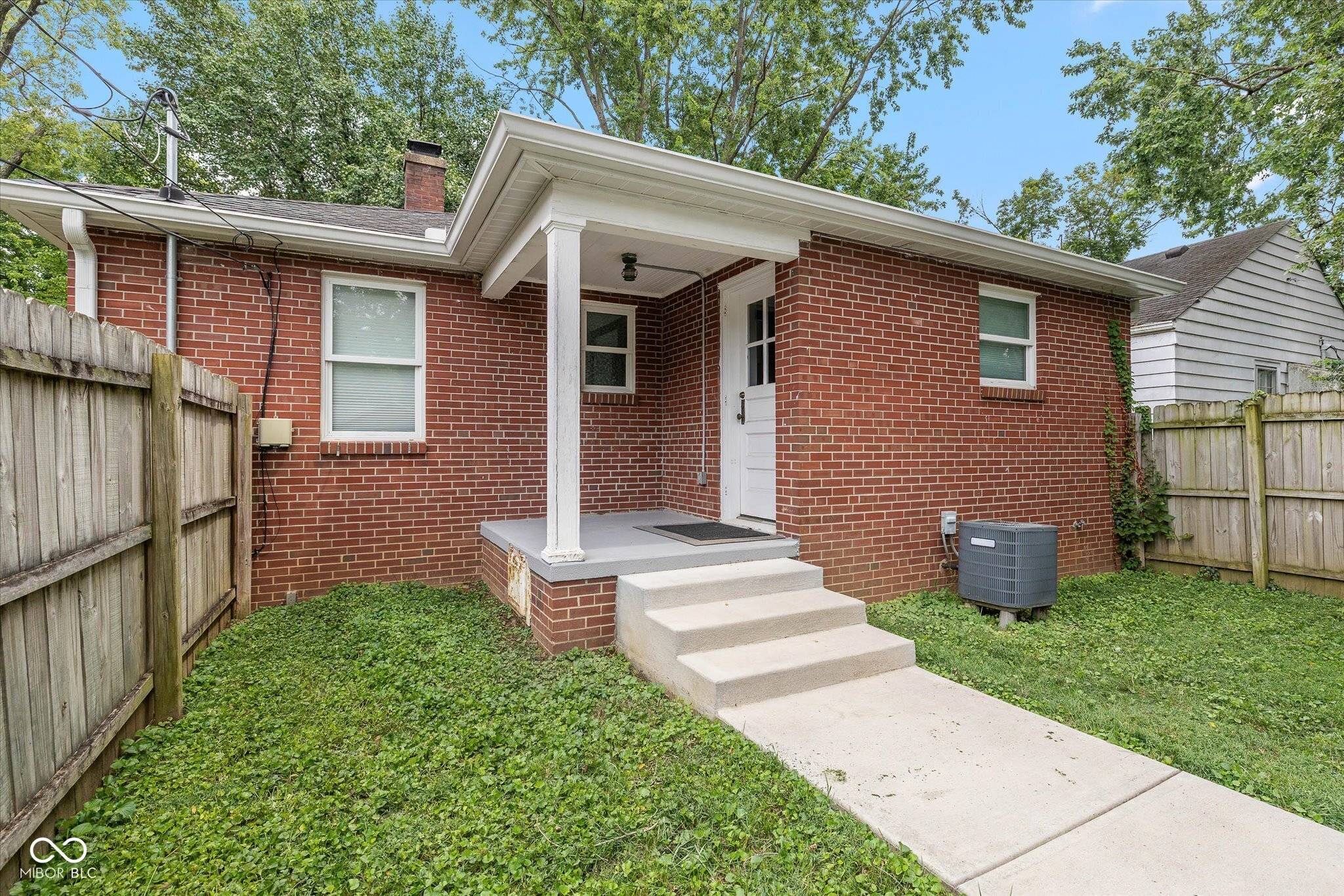 Indianapolis, IN 46220,6124 Rosslyn AVE
