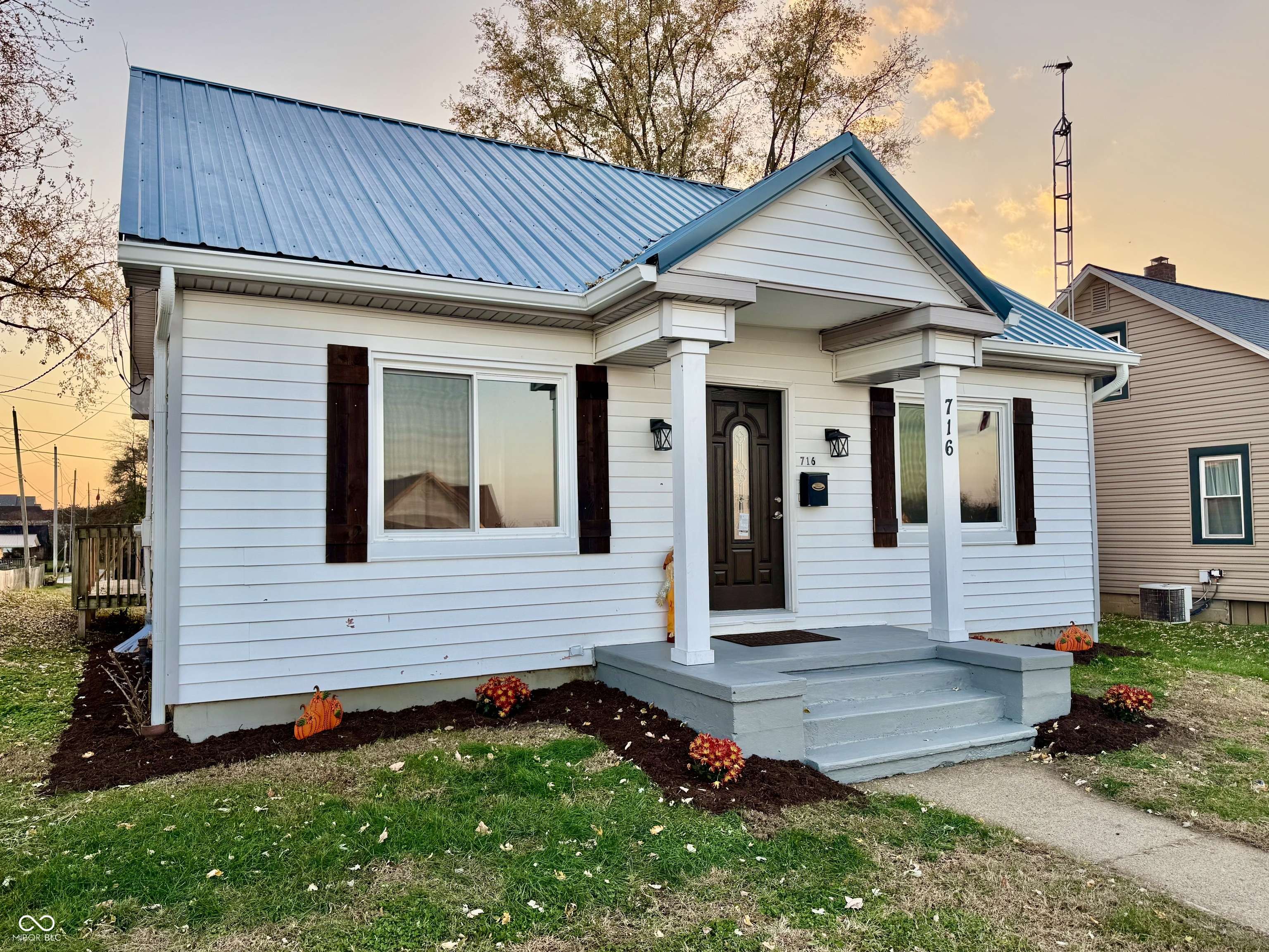 Brownstown, IN 47220,716 W Walnut ST