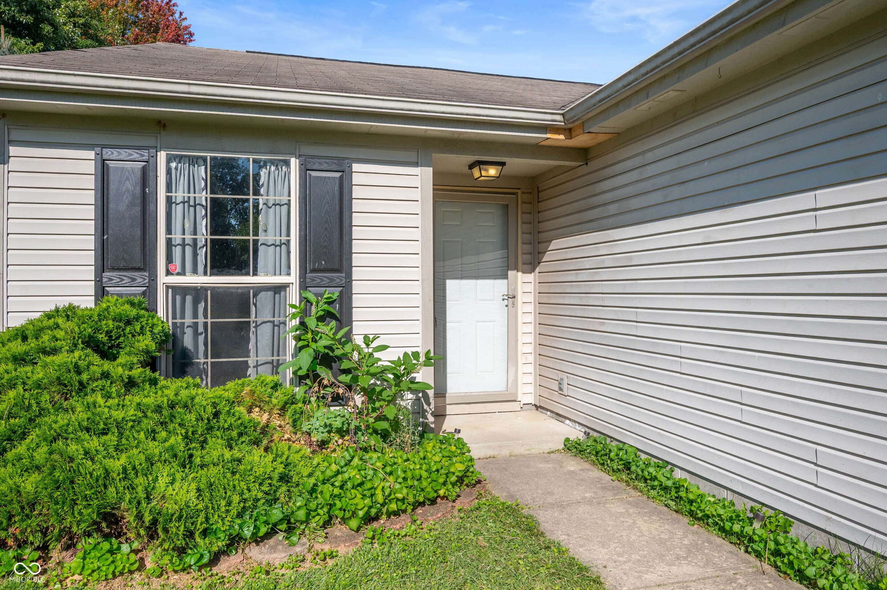 Indianapolis, IN 46221,6832 Raritan DR