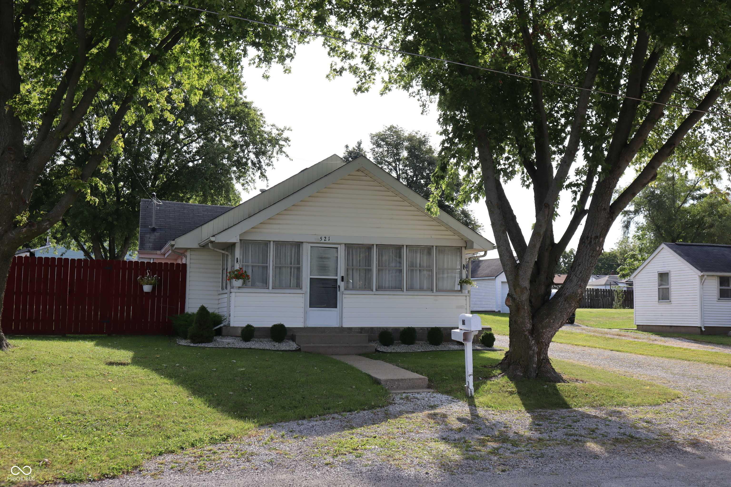 Frankfort, IN 46041,521 N Young ST