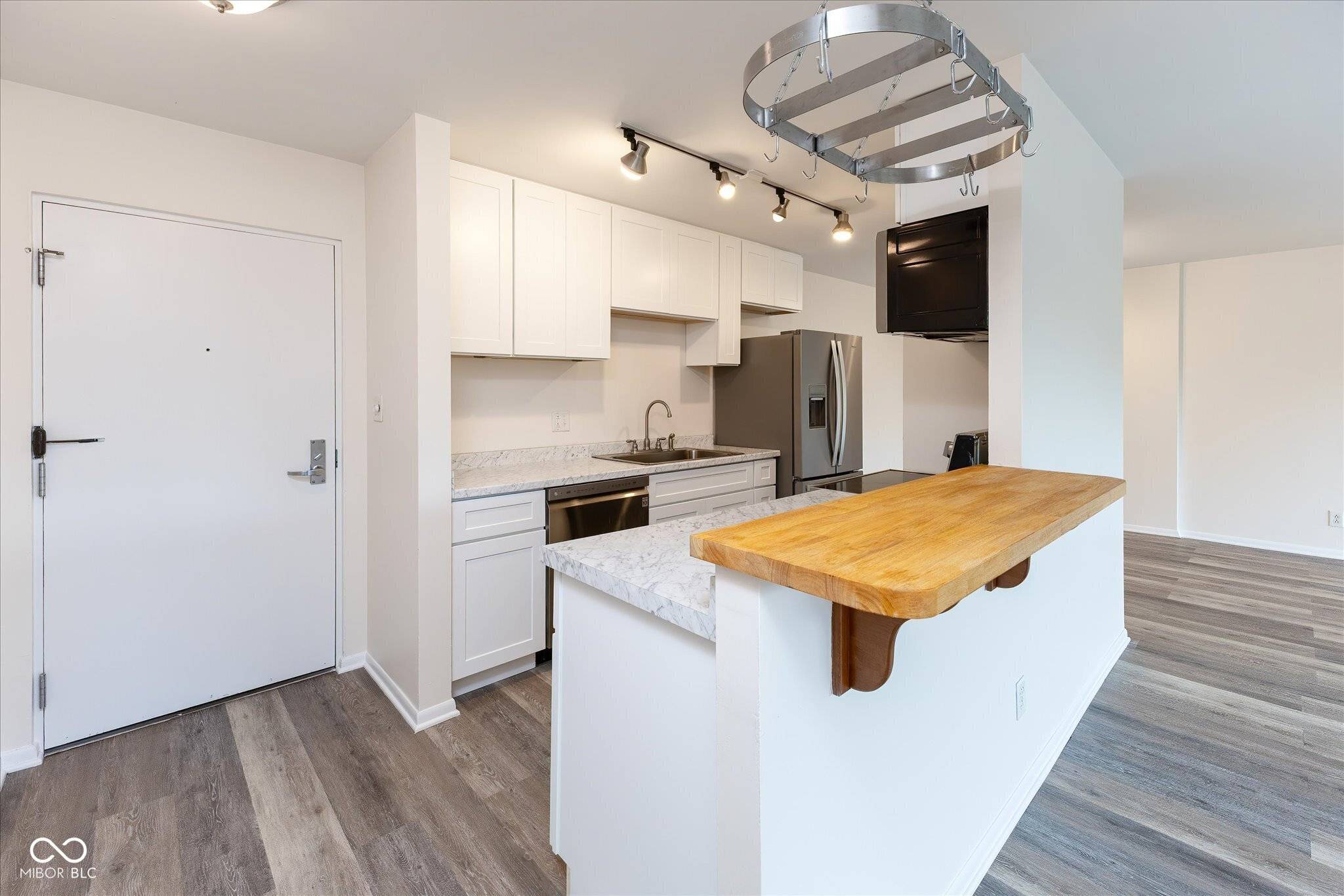 Indianapolis, IN 46205,25 E 40th ST #6E