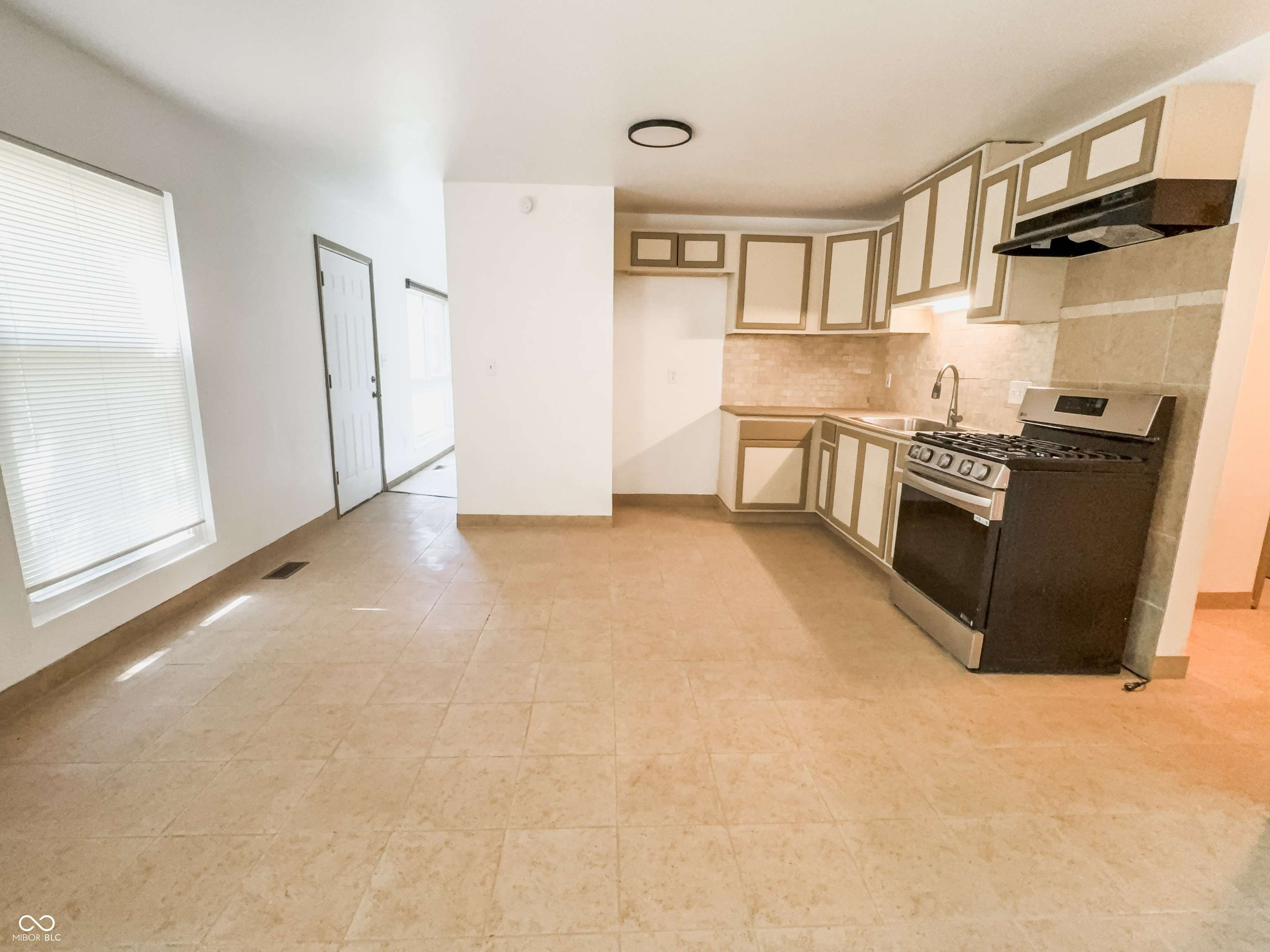 Indianapolis, IN 46235,9438 Conried DR