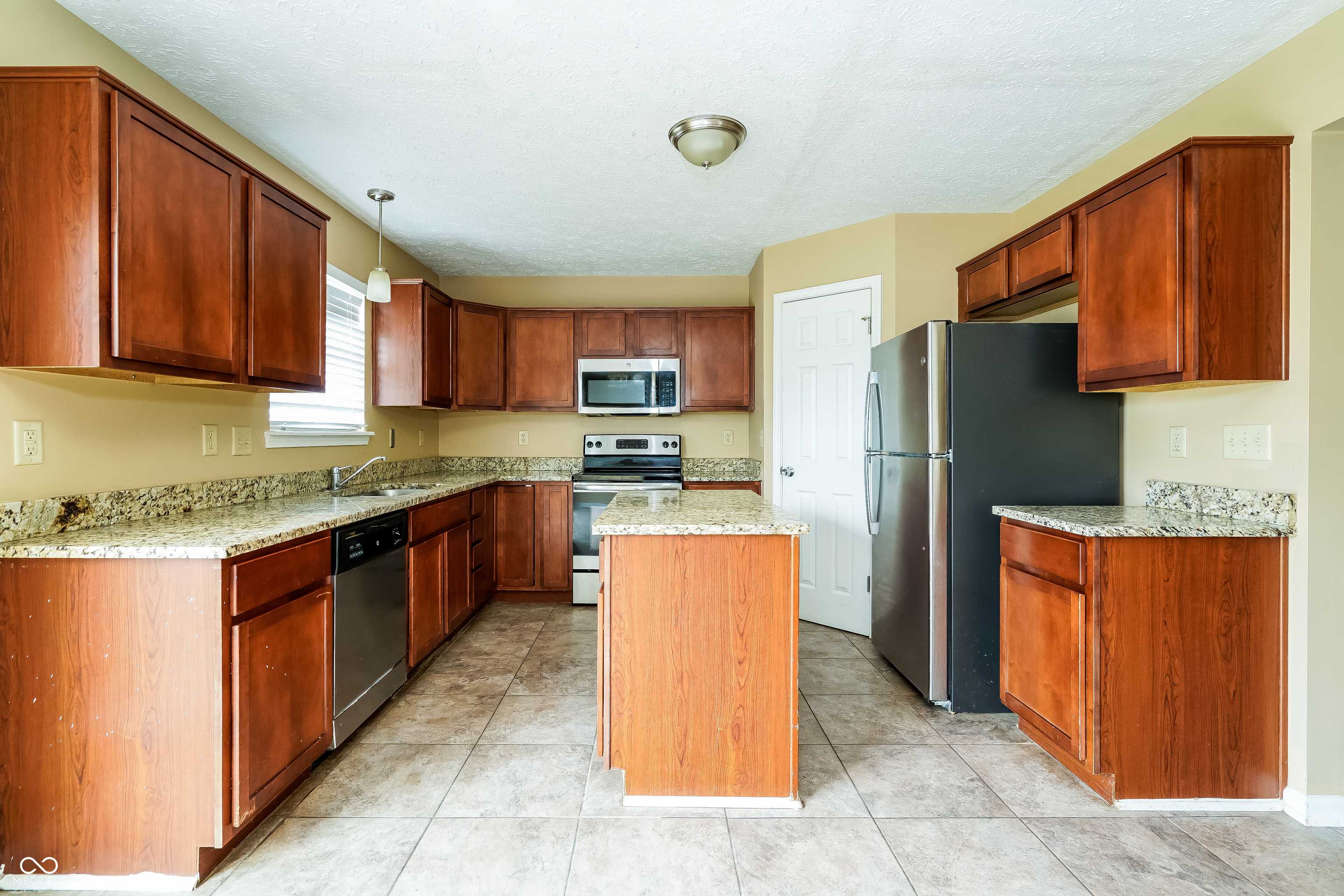 Indianapolis, IN 46229,2146 Rosswood BLVD