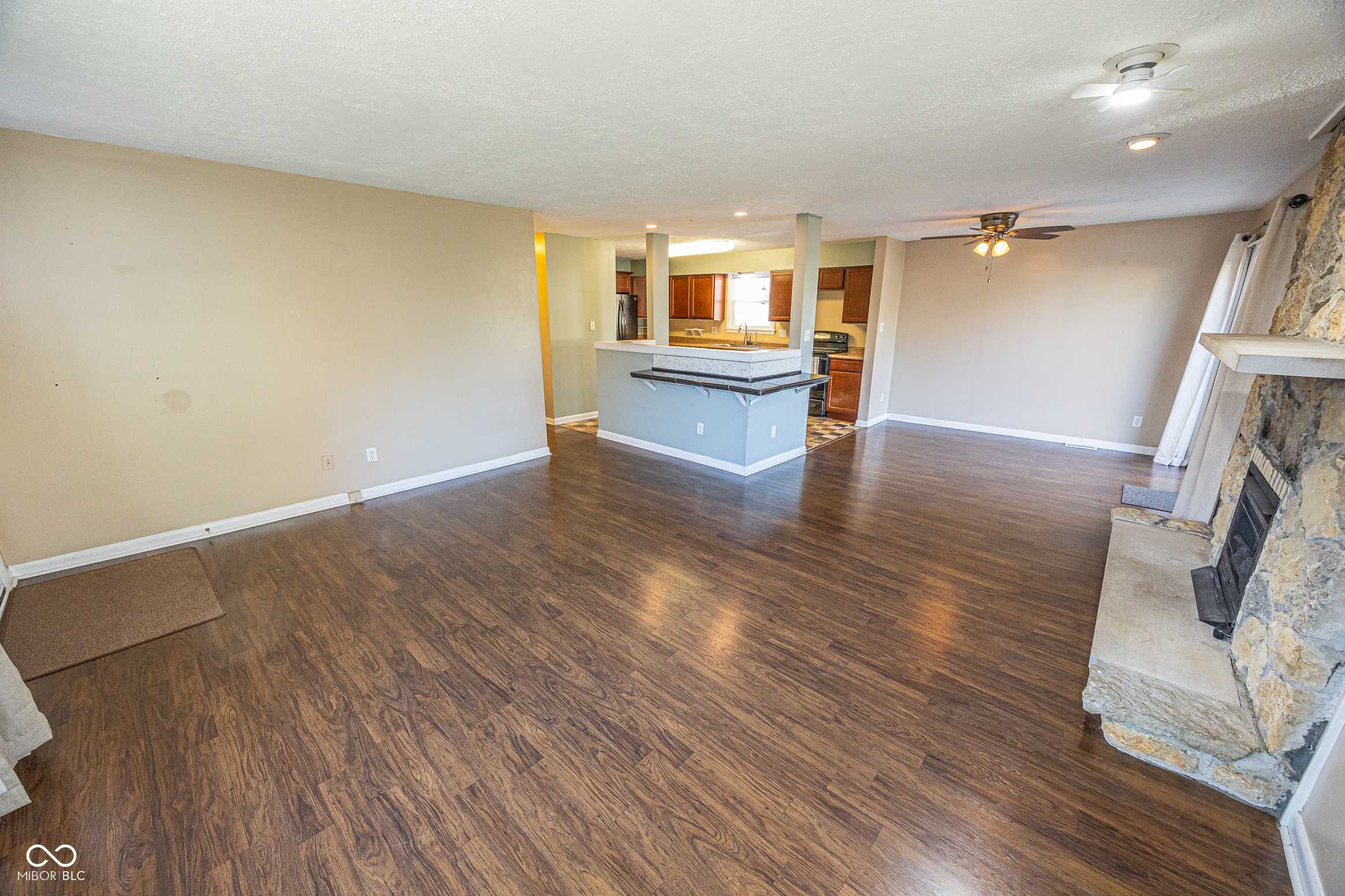 Indianapolis, IN 46240,1722 E 72nd ST