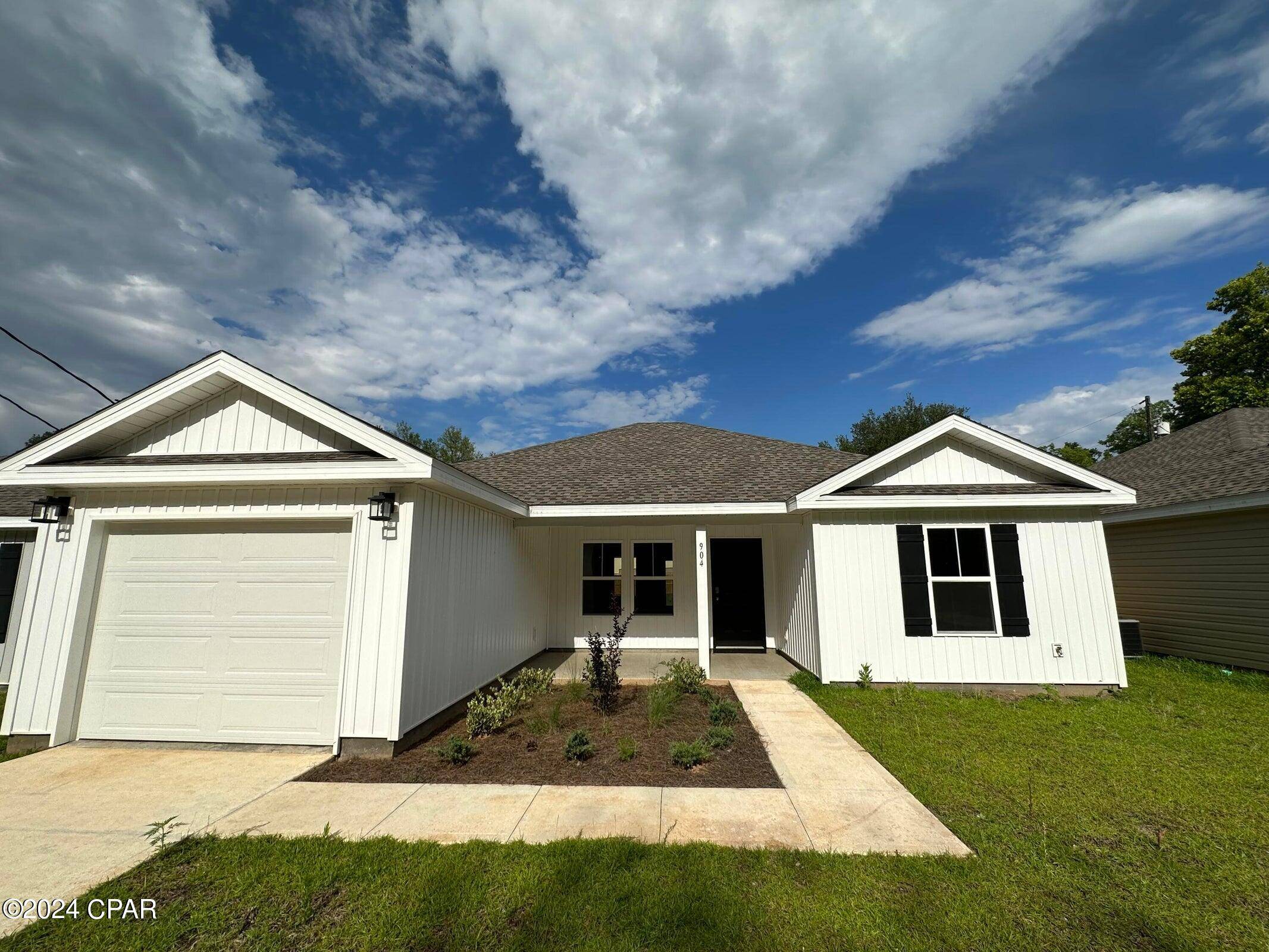 Bonifay, FL 32425,904 N Tracy ST