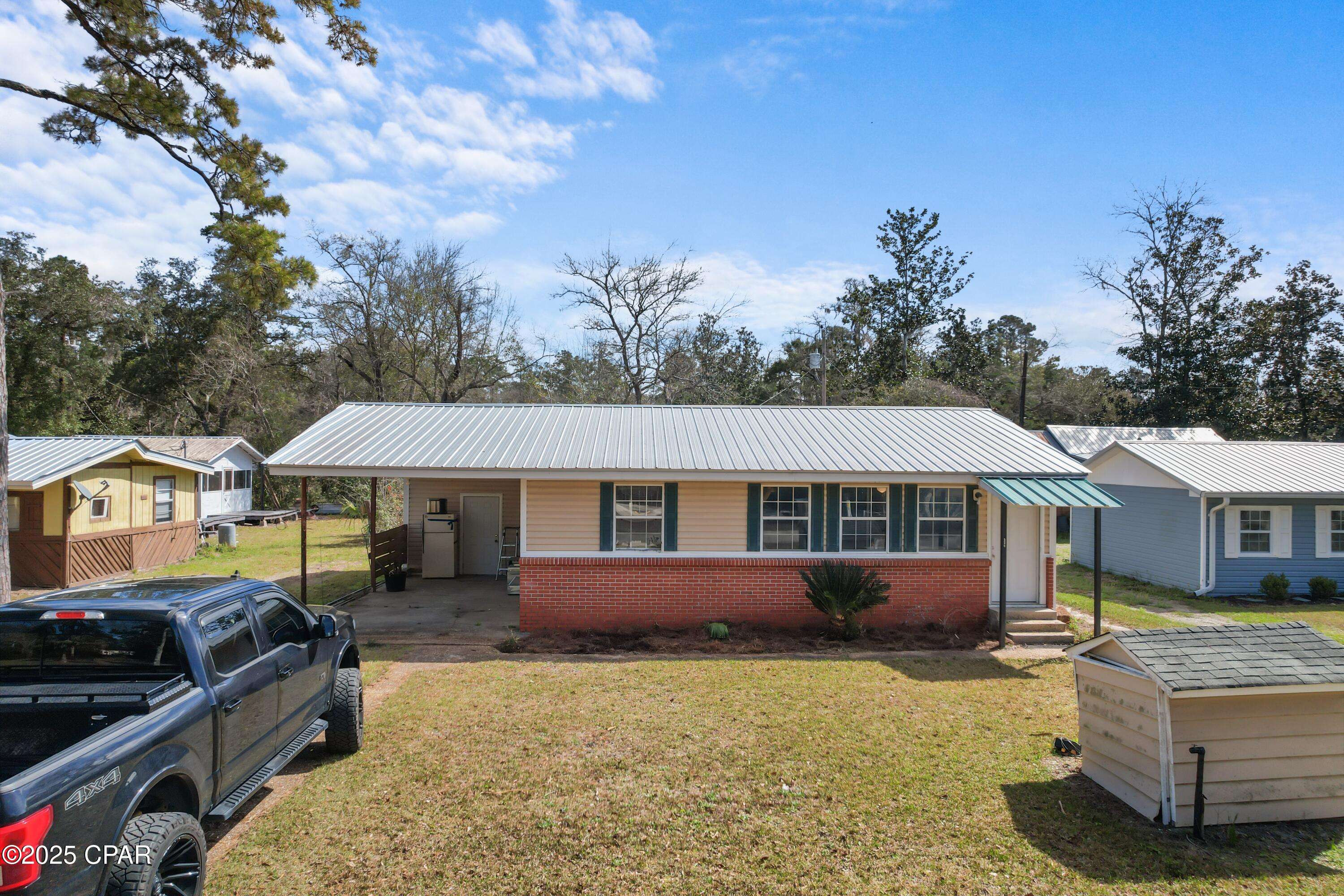 Wewahitchka, FL 32465,176 Quail AVE