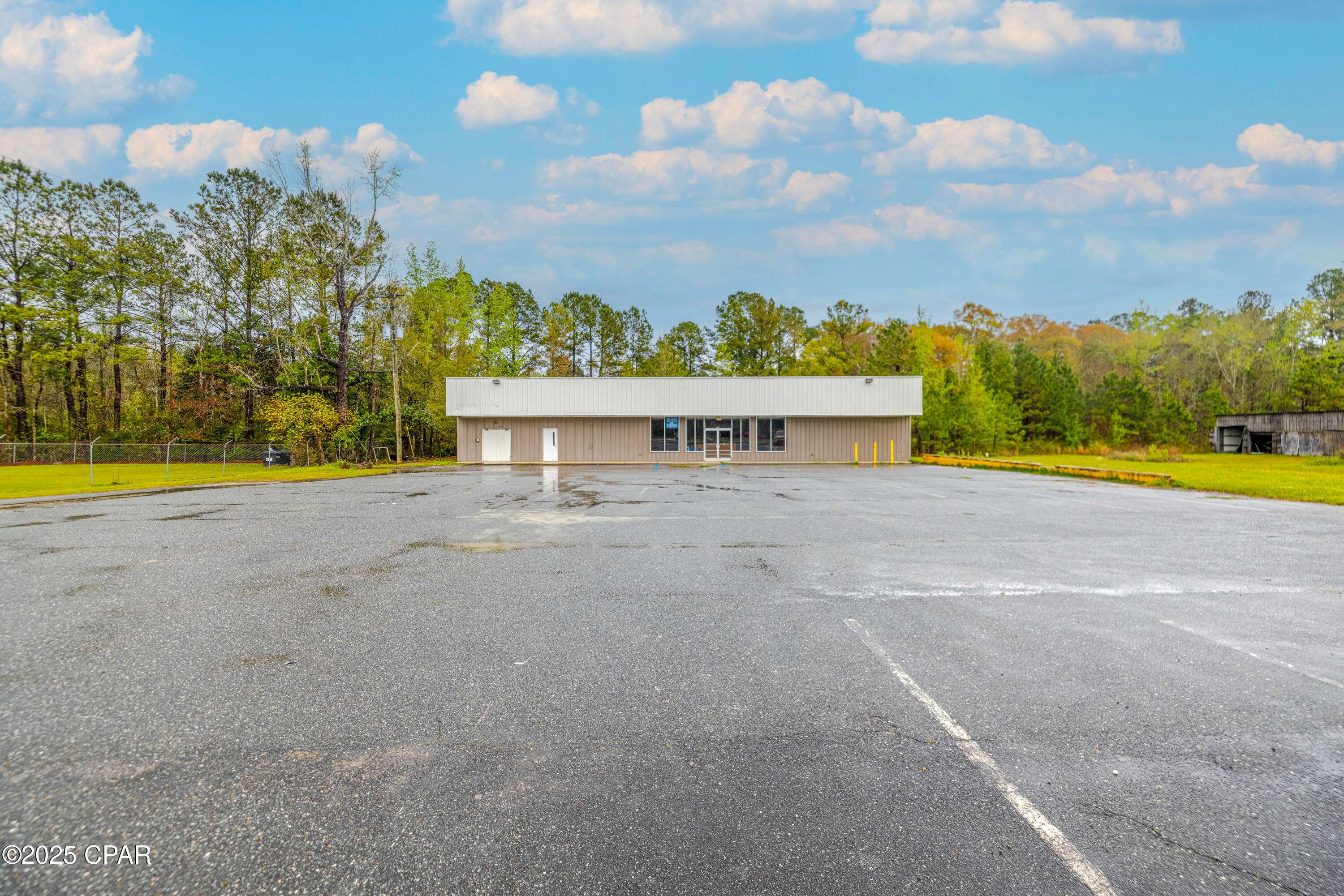 Vernon, FL 32462,3296 Main ST