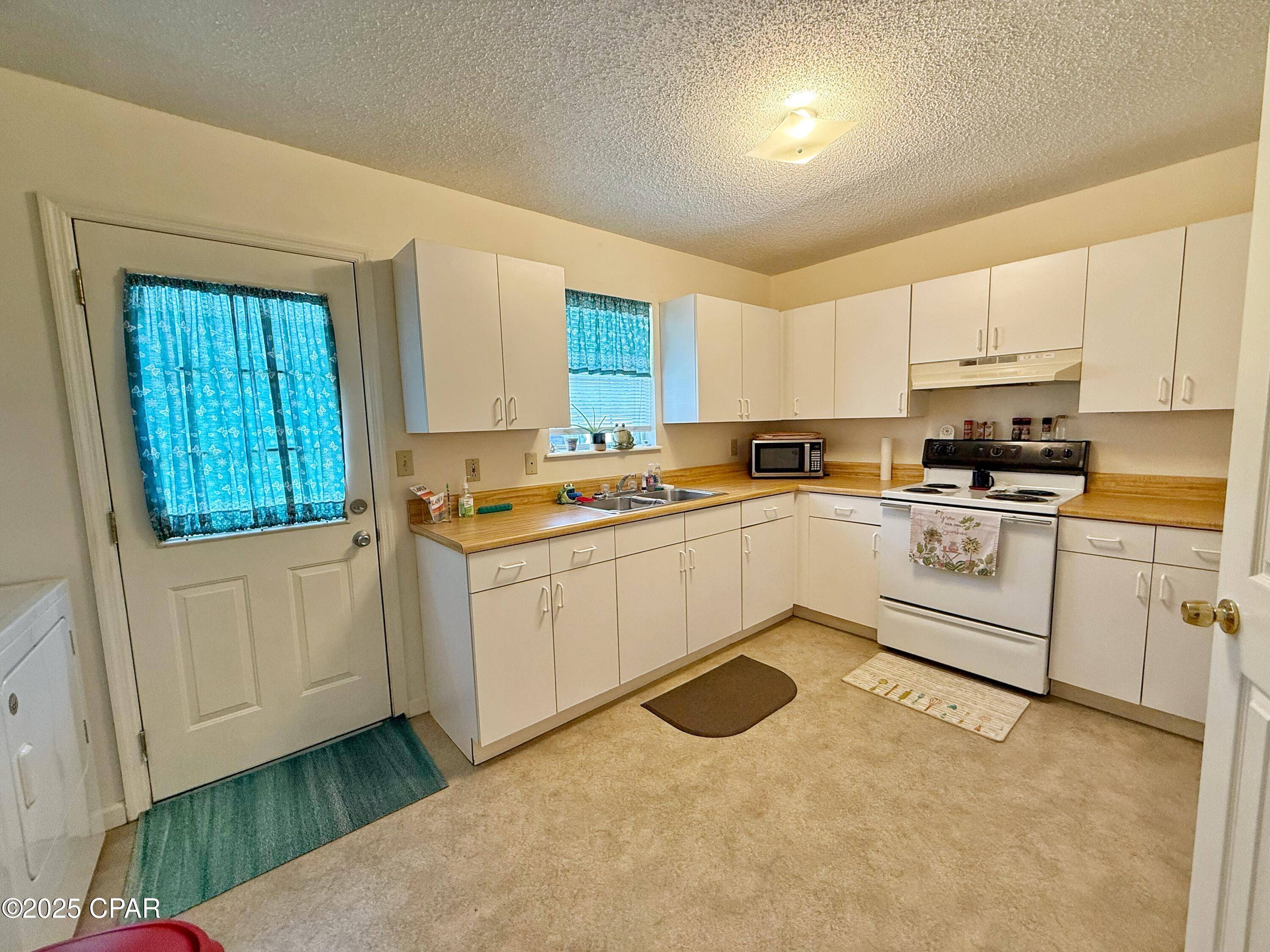 Marianna, FL 32446,5172 Lynch DR