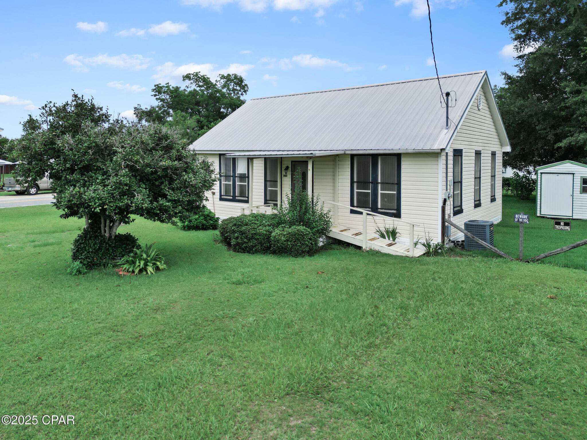 Altha, FL 32421,15708 Broad ST
